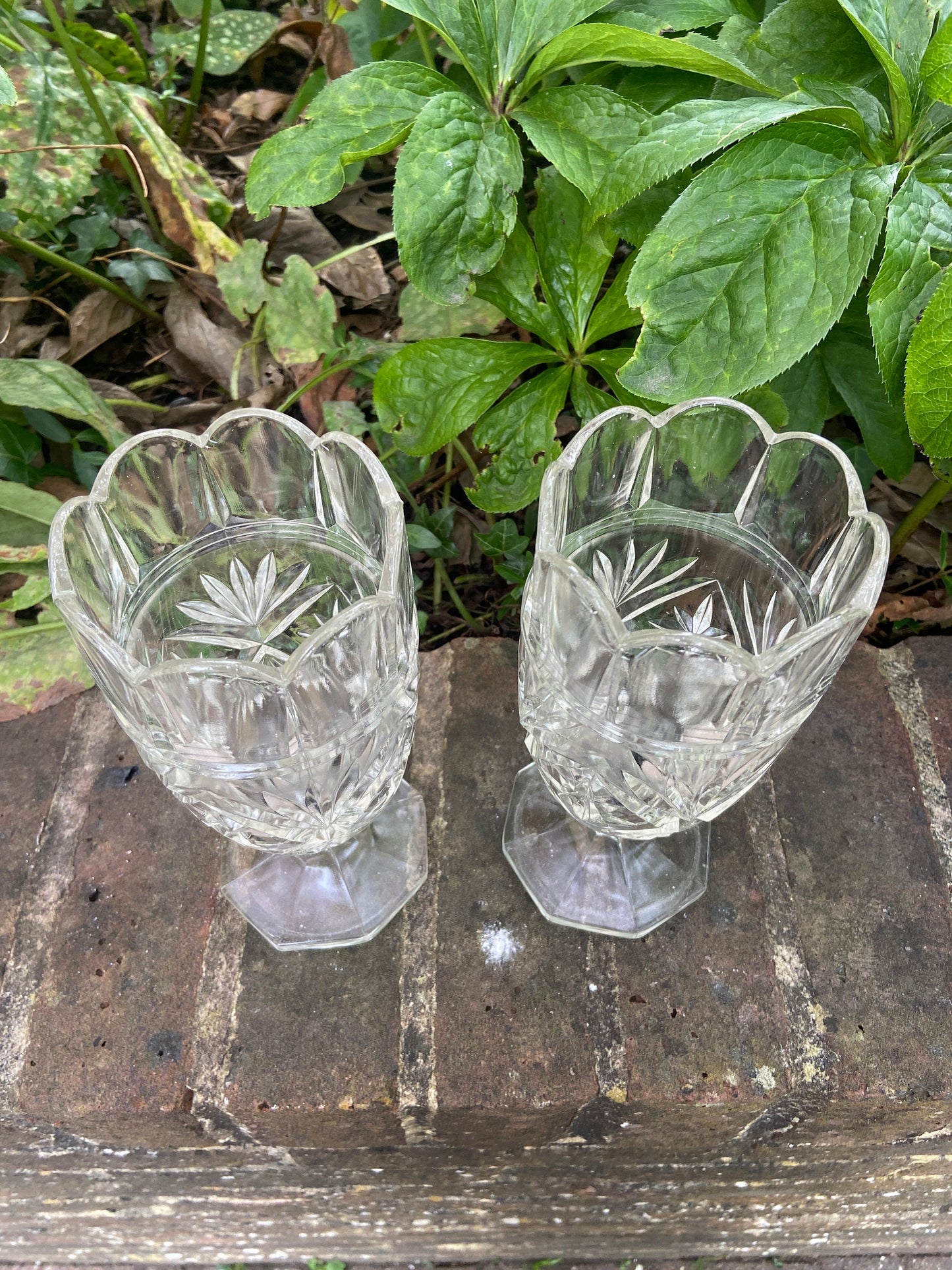 Vintage pair of glass flower vases - good medium size - great for flowers or display, vgc, crystal glass vases