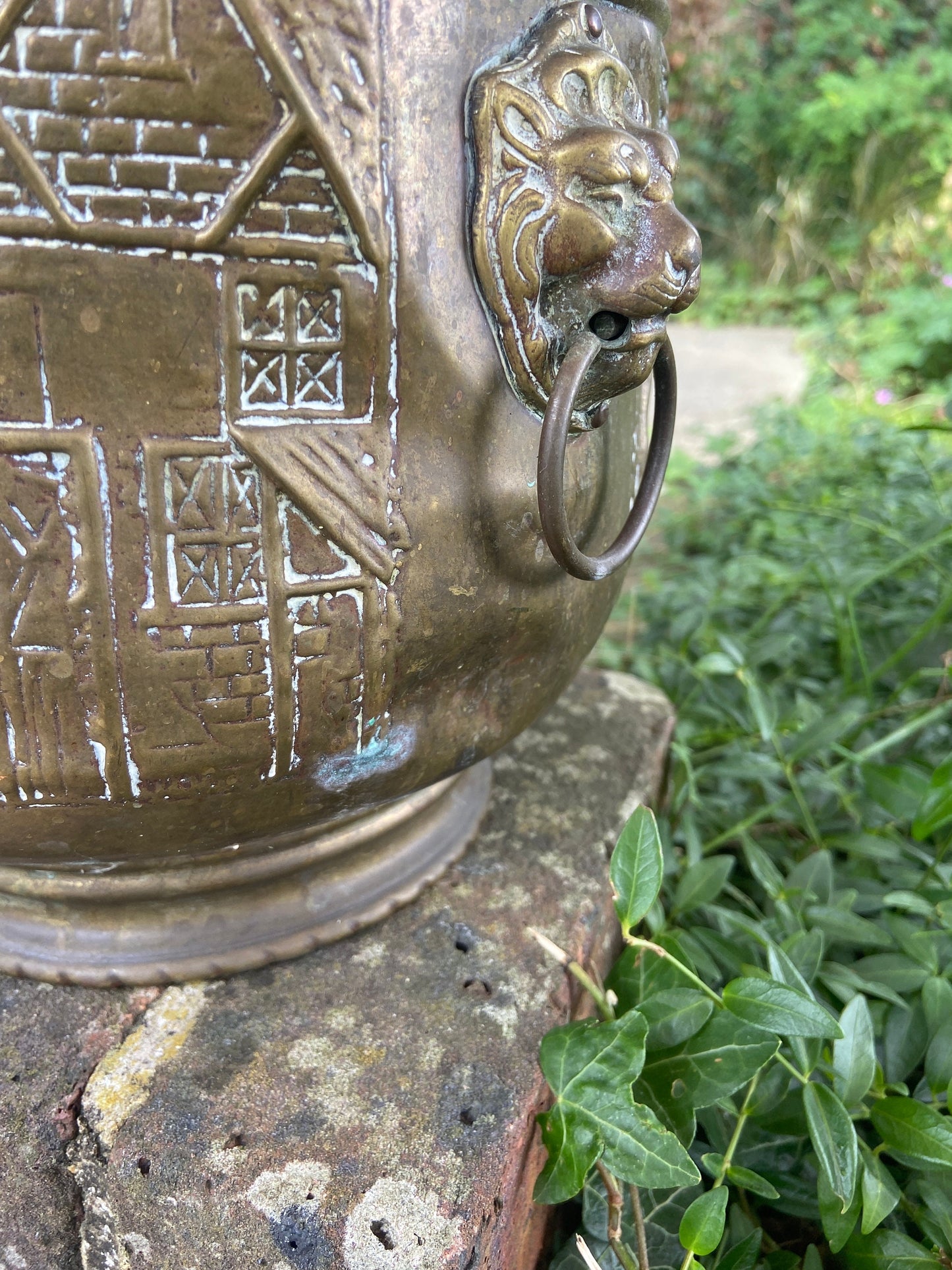 Vintage medium brass moulded planter, indoor planter, plant pot - lovely figurine and embossed detail, vgc, 21cm h, 22cm diameter