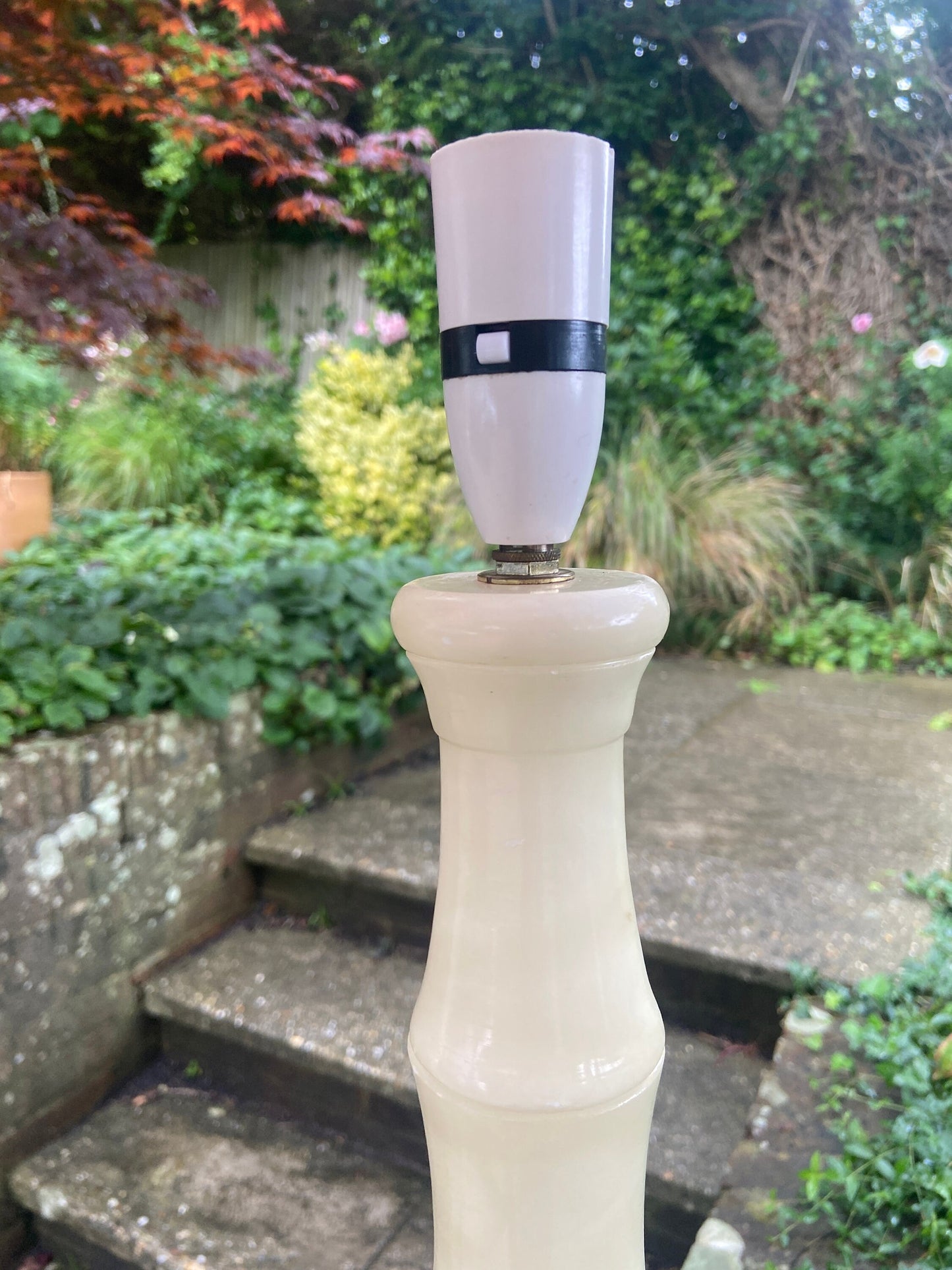 Very tall vintage onyx alabaster table lamp stunning! 60cm tall, working condition