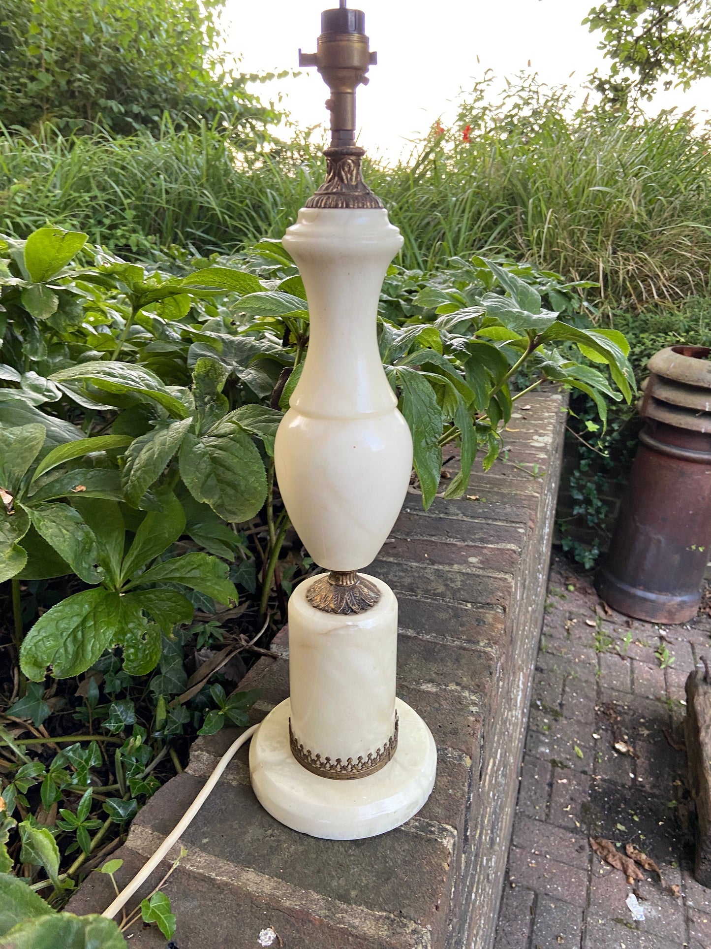 Wonderful tall vintage onyx table lamp - stunning, it does need some electical work