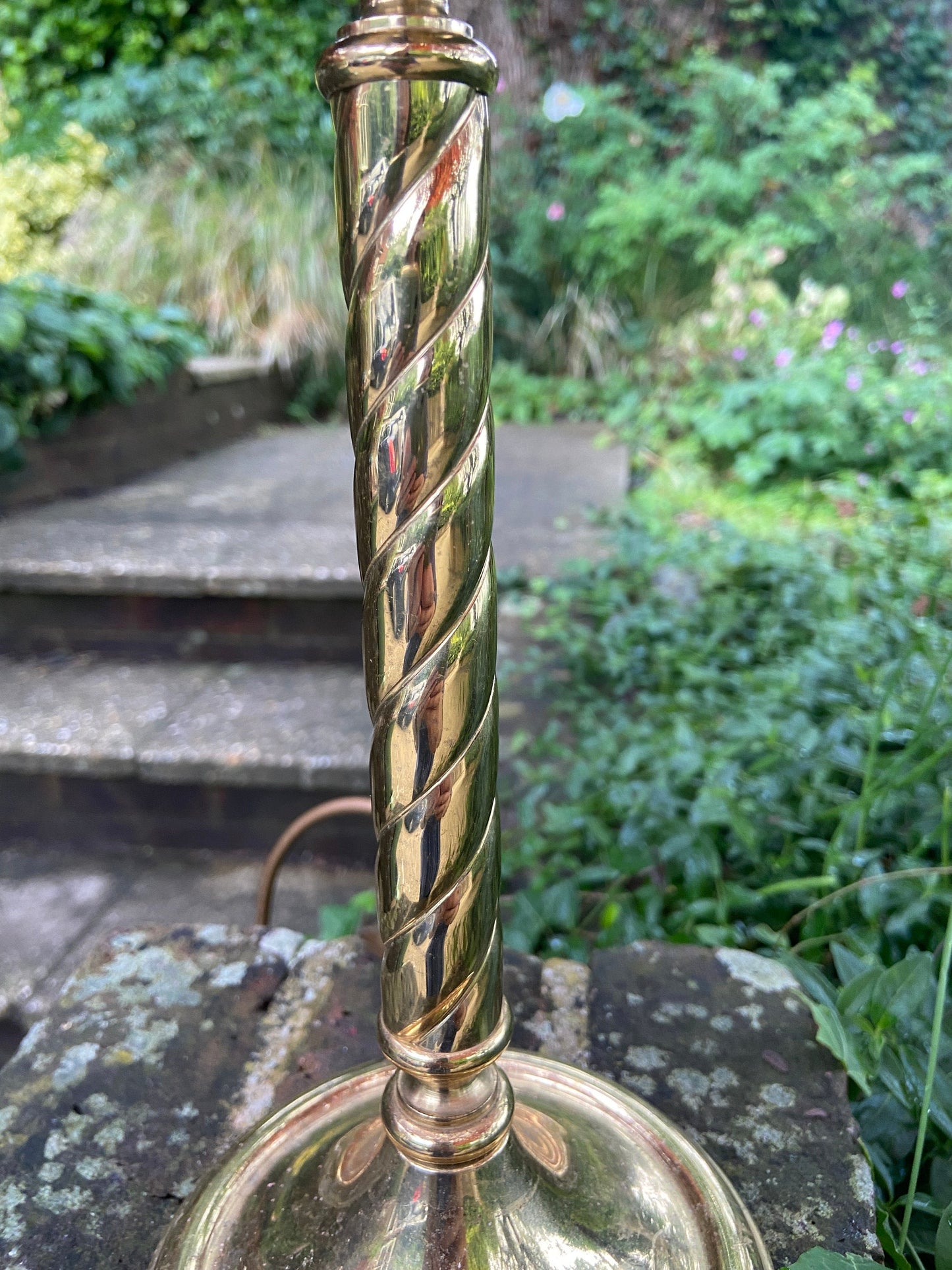 Vintage brass IPRIS candlestick style turned lamp, spiral twist stem, working vintage table lamp