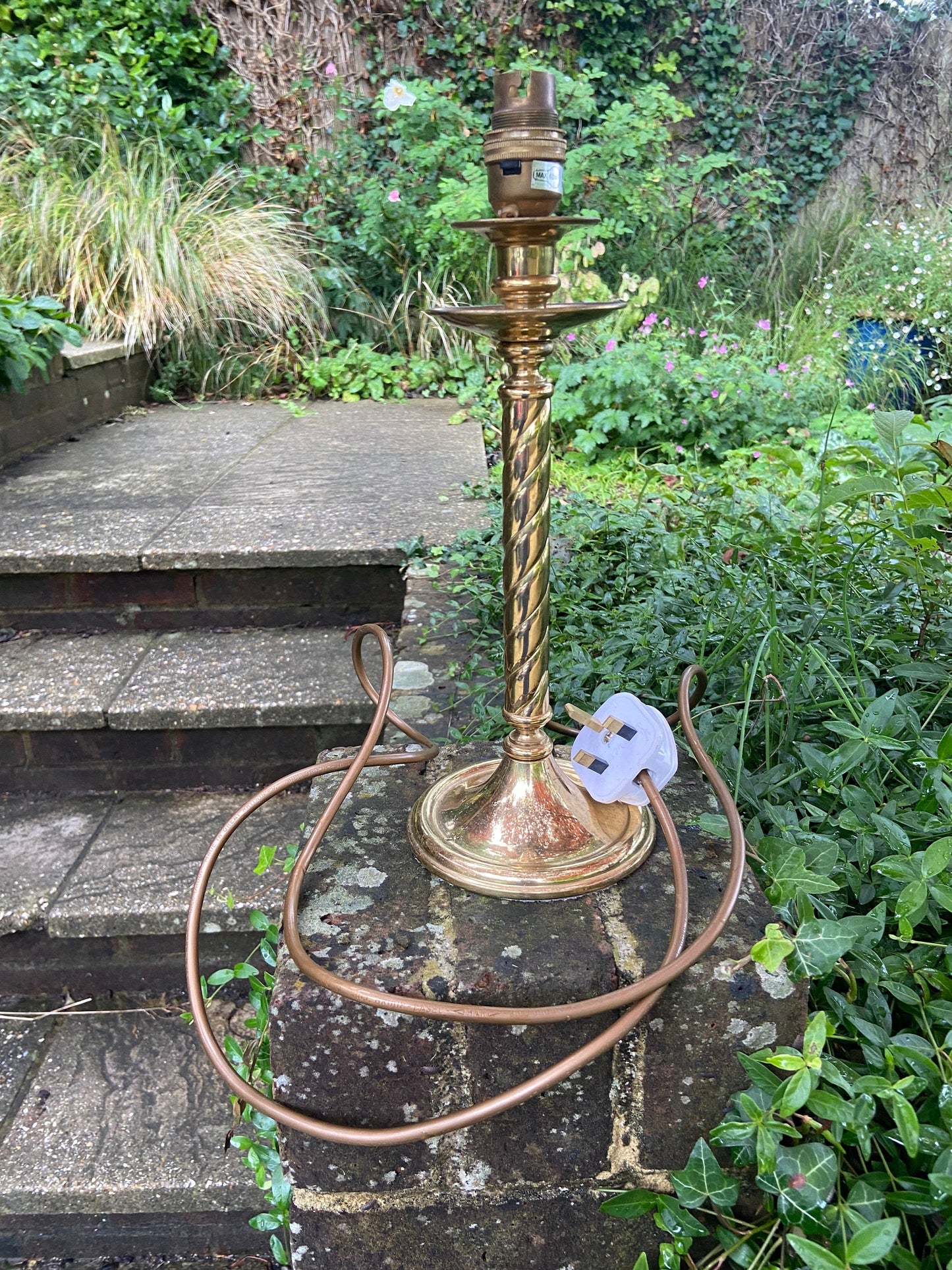 Vintage brass IPRIS candlestick style turned lamp, spiral twist stem, working vintage table lamp