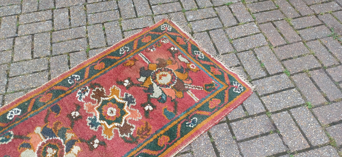 Charming Bohemian Age Worn Early 20th Century Vintage Rug Runner Beautiful Colours Shabby Chic 260 x 72 cm