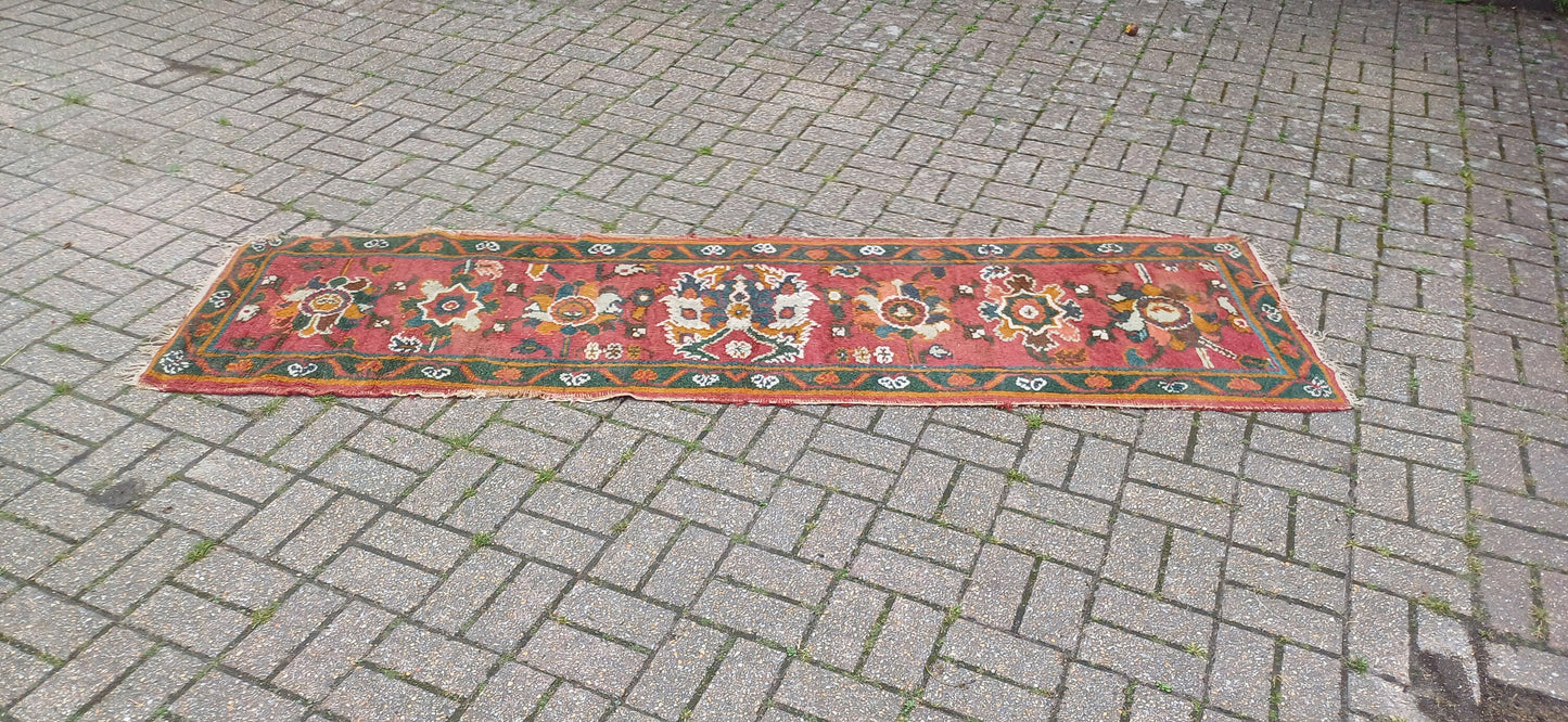 Charming Bohemian Age Worn Early 20th Century Vintage Rug Runner Beautiful Colours Shabby Chic 260 x 72 cm