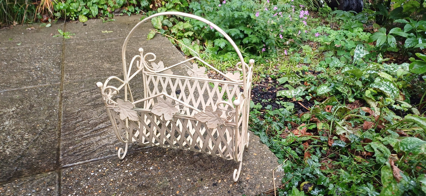 Vintage Style Metal Storage Basket Magazine Rack Storage Painted Cream