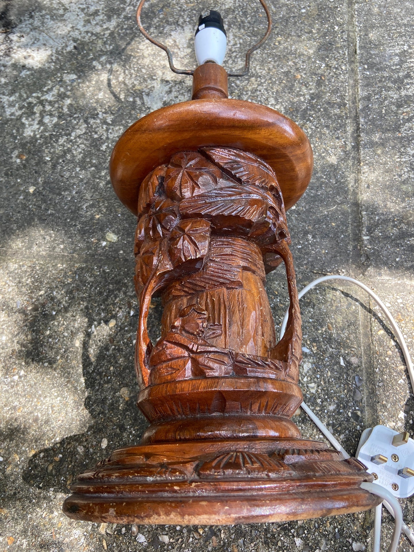 Large ethnic carved wooden vintage table lamp - South Pacific