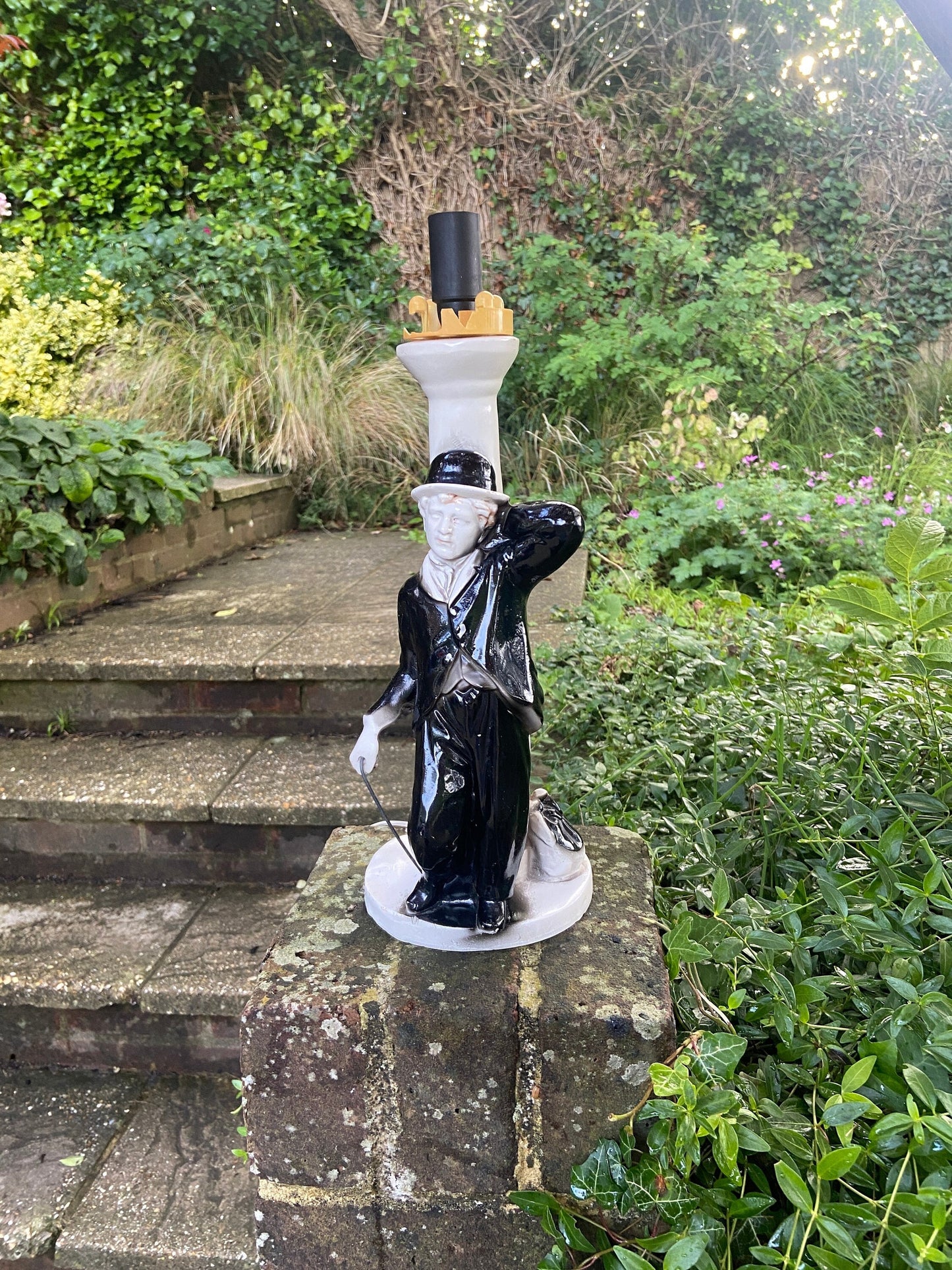 charlie chaplin collectible vintage table lamp. figurine lamp. vgc. made in italy. needs rewiring