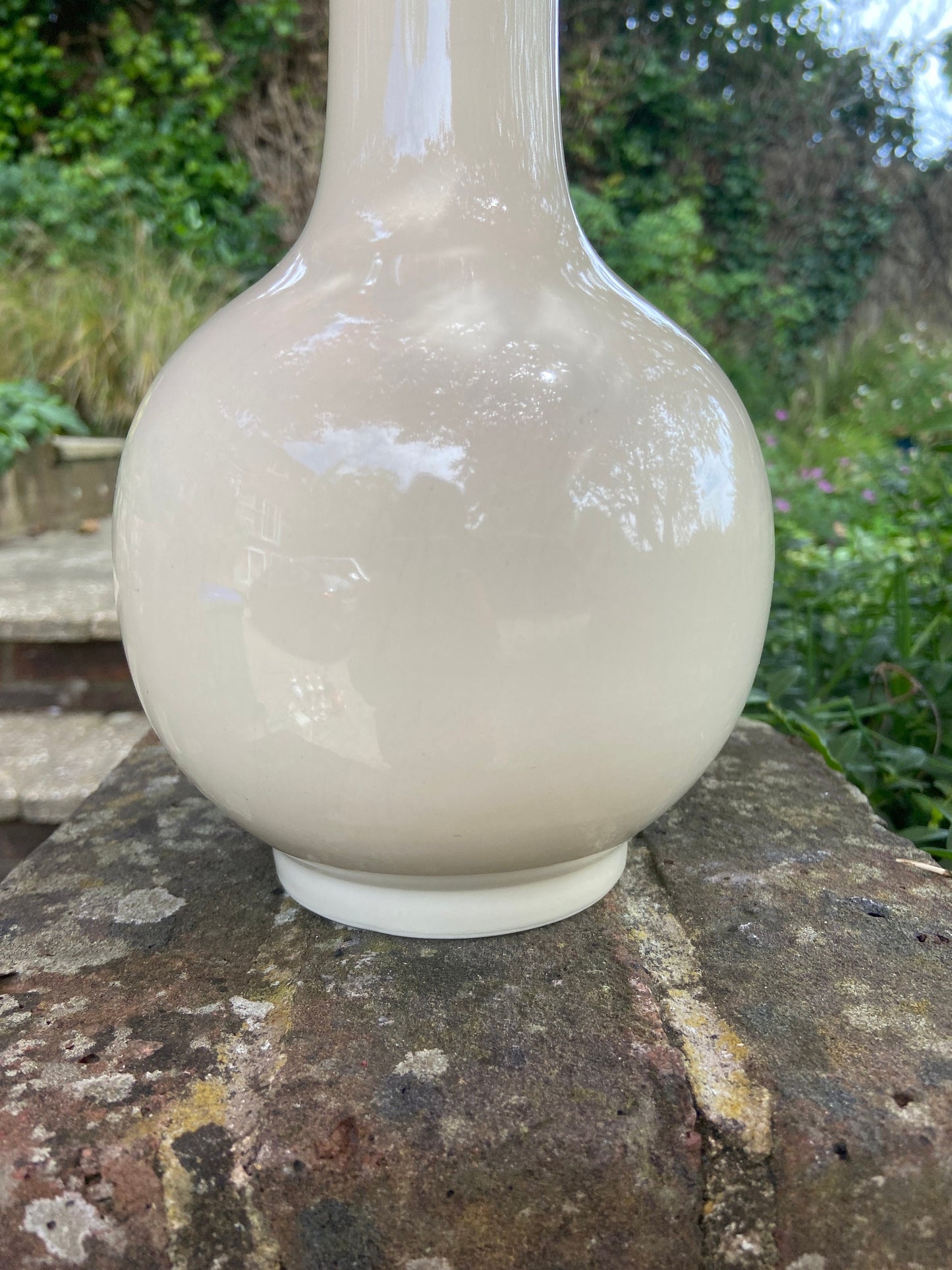Retro cream ceramic vintage table lamp - lovely bottle shape, working condition