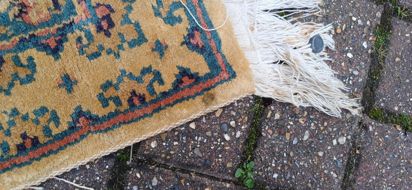 Classic 70s or 80s Decorative Patterned Rug Vintage Wool Woollen Rug Beige Dark Cream 133 x 60 cm