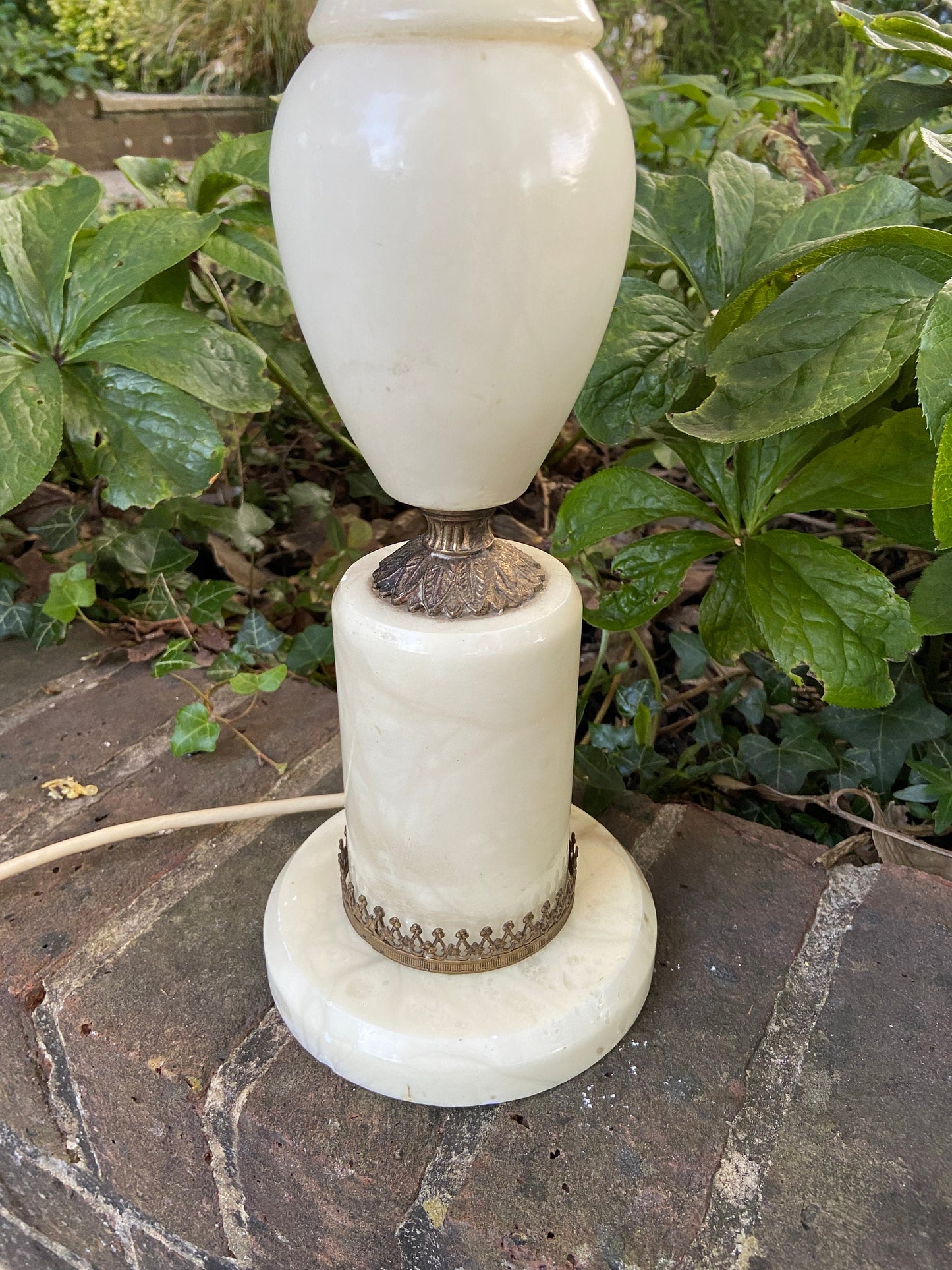 Wonderful tall vintage onyx table lamp - stunning, it does need some electical work