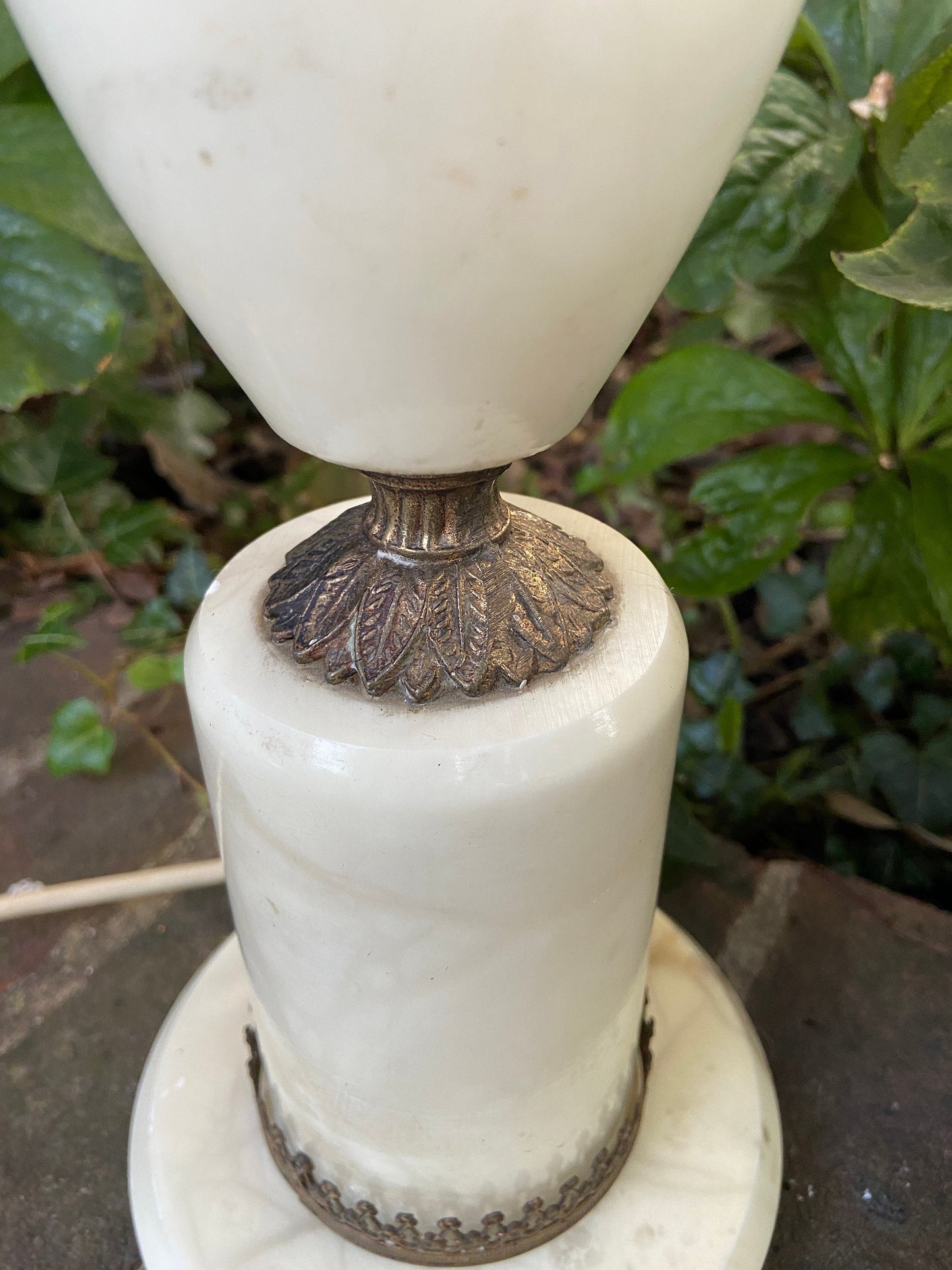 Wonderful tall vintage onyx table lamp - stunning, it does need some electical work