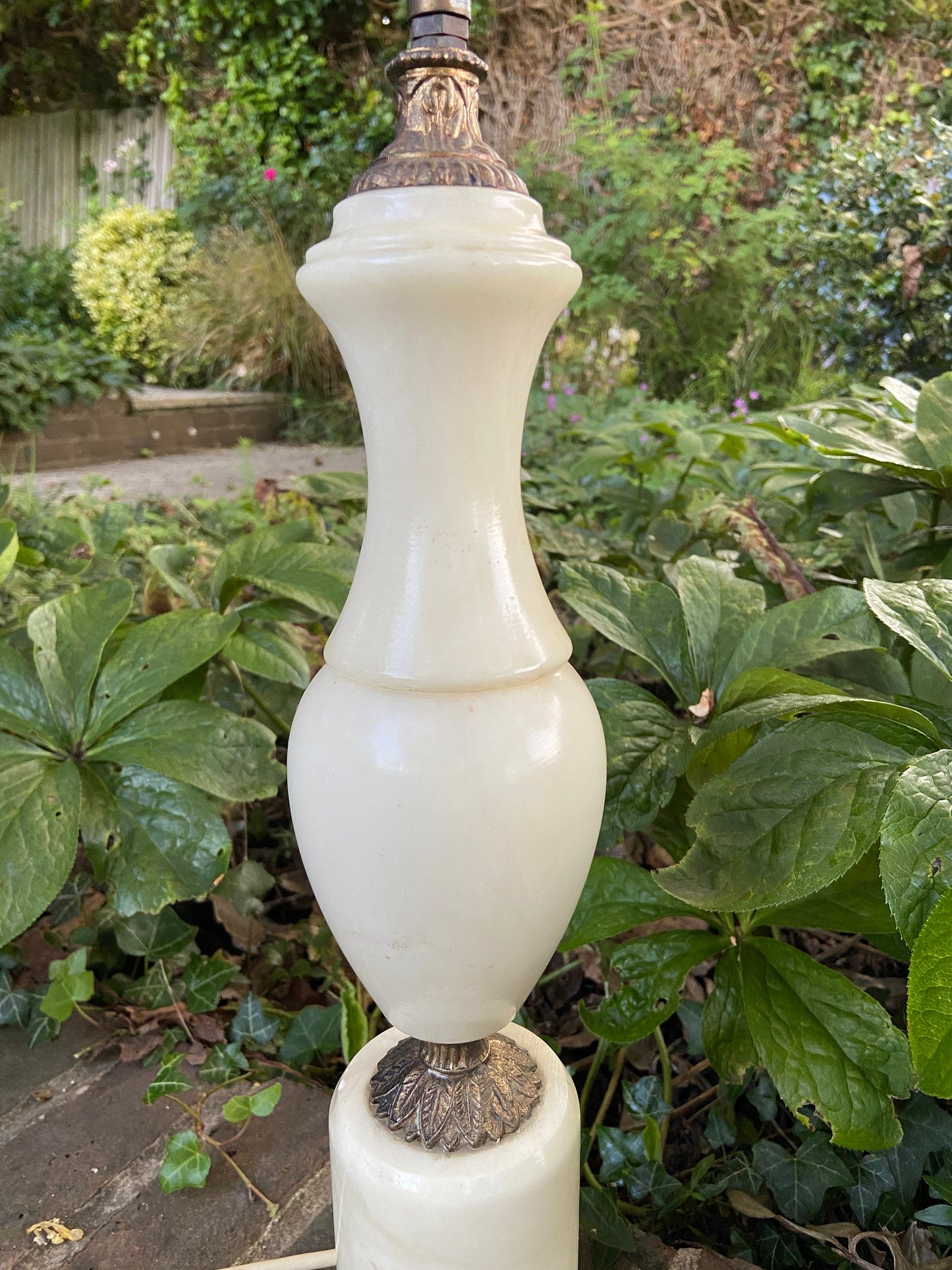 Wonderful tall vintage onyx table lamp - stunning, it does need some electical work