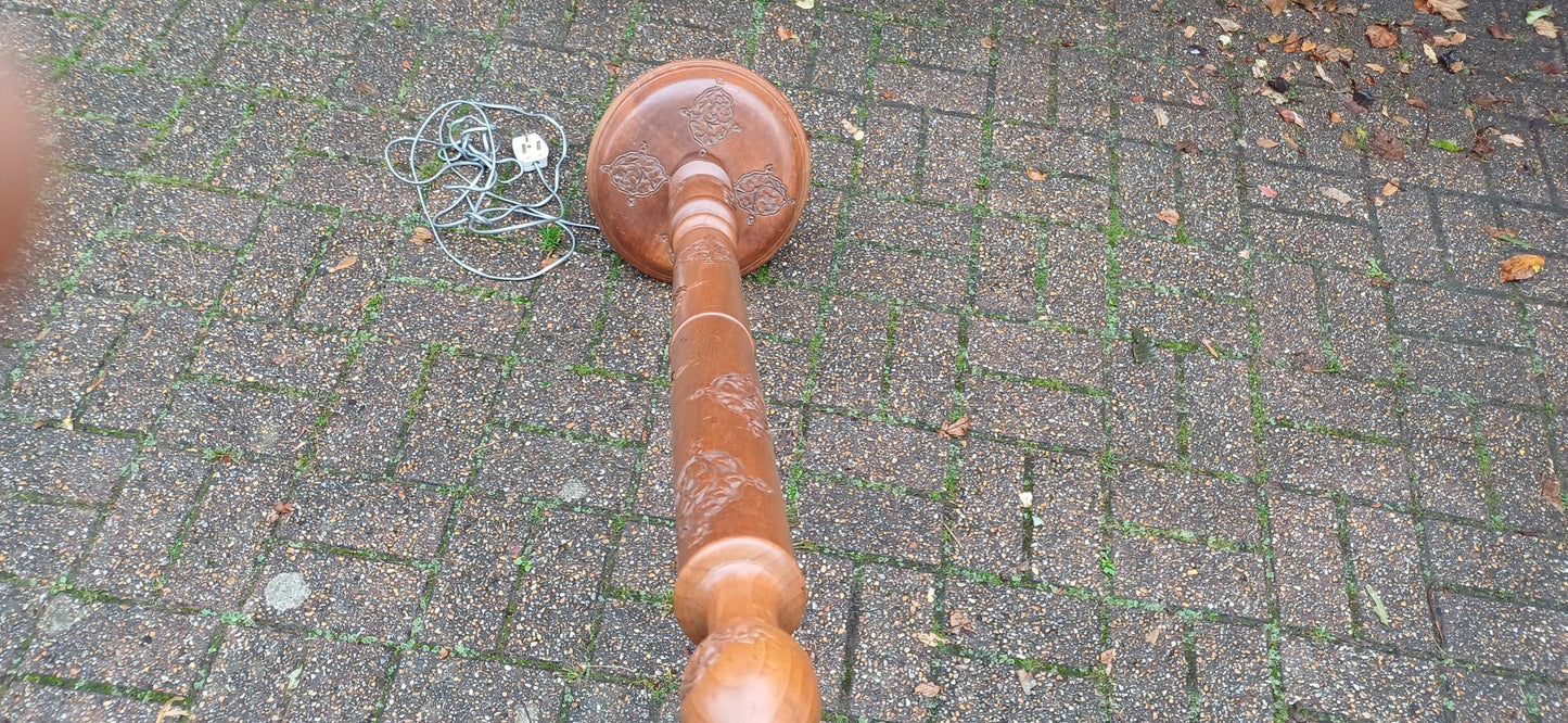 Superb Vintage Mid 20th Century Carved Oriental Style Standard Lamp