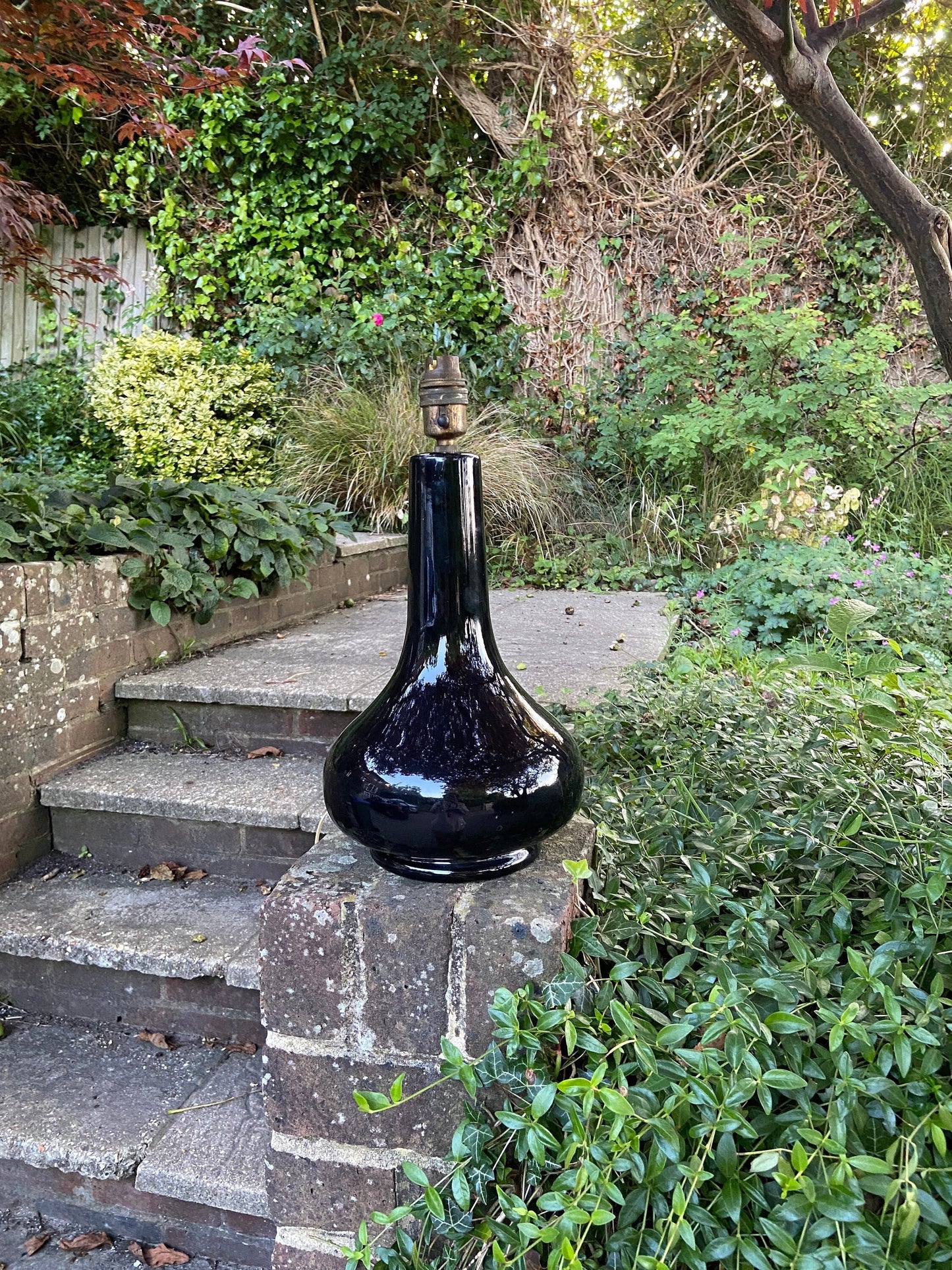 Casa Pupo London Black ceramic table lamp. Classic 1960s black lamp. Original label and details. working.