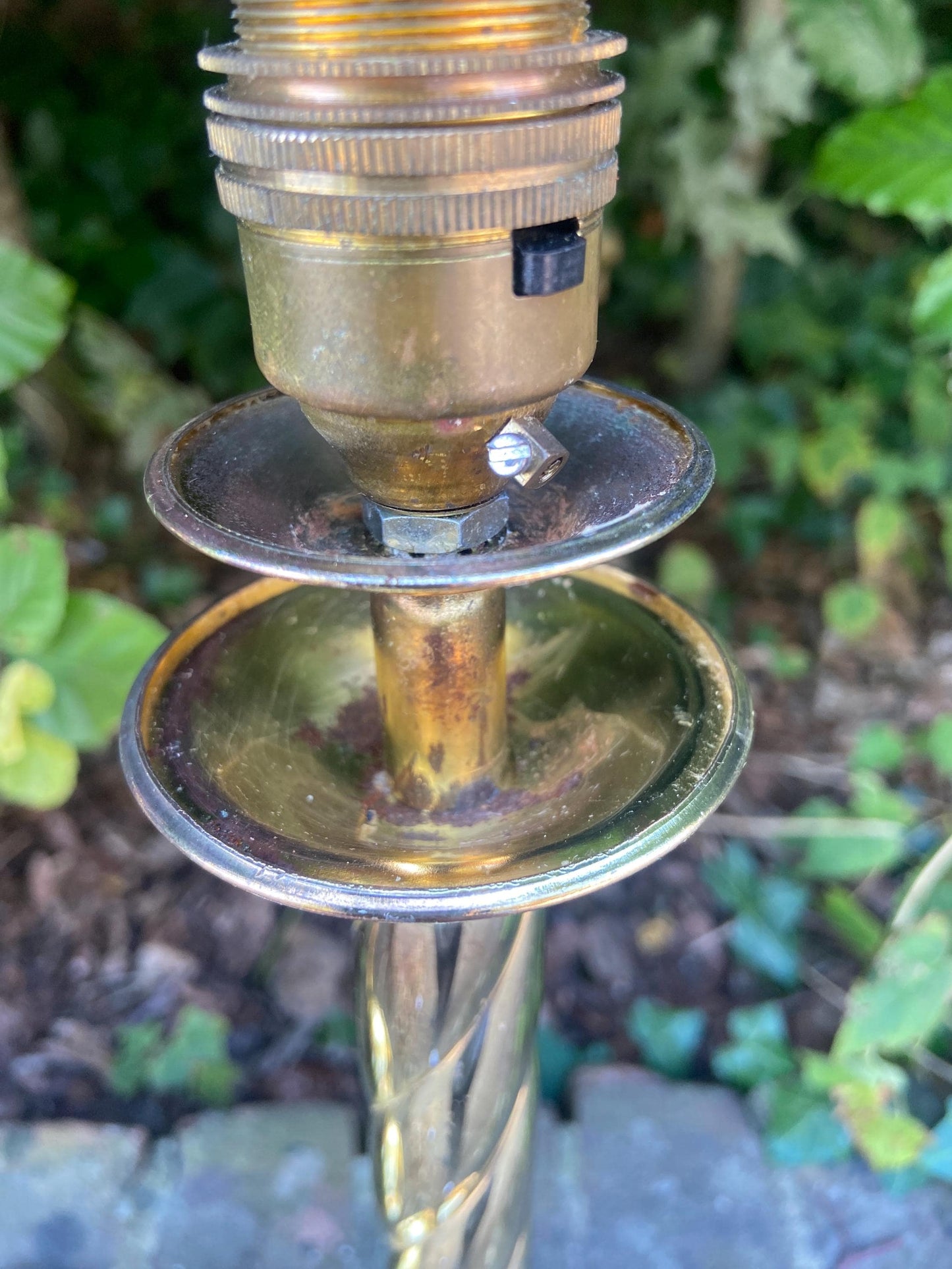Pair of vintage candlestick style shiny brass table lamps with swirled ribbon design - working table lamps