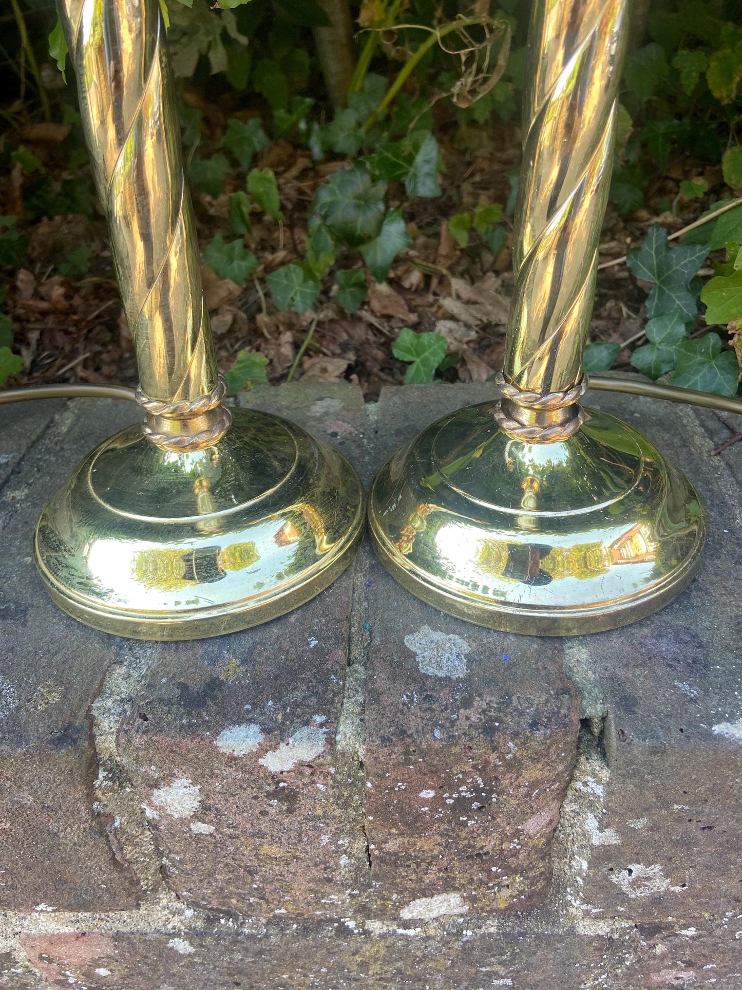 Pair of vintage candlestick style shiny brass table lamps with swirled ribbon design - working table lamps