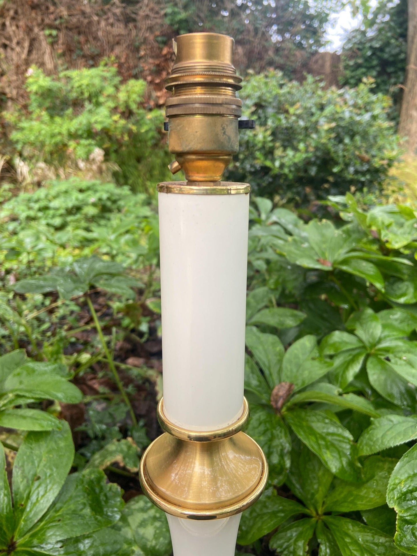 Quality vintage tall cream porcelain and brass table lamp - working condition, retro table lamp