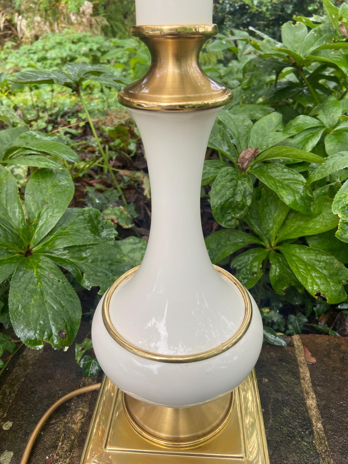 Quality vintage tall cream porcelain and brass table lamp - working condition, retro table lamp