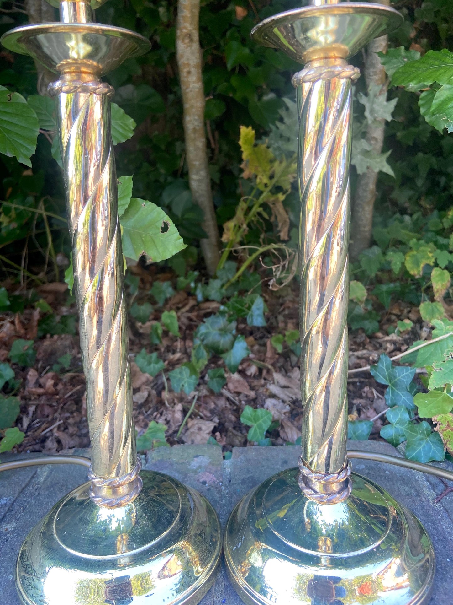 Pair of vintage candlestick style shiny brass table lamps with swirled ribbon design - working table lamps