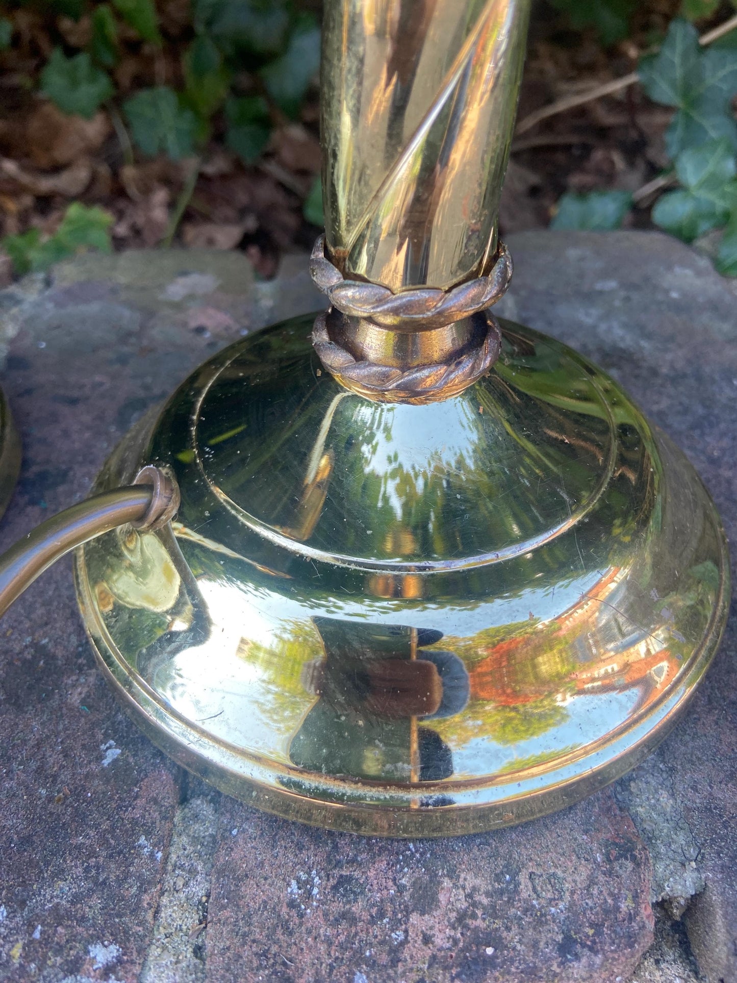 Pair of vintage candlestick style shiny brass table lamps with swirled ribbon design - working table lamps