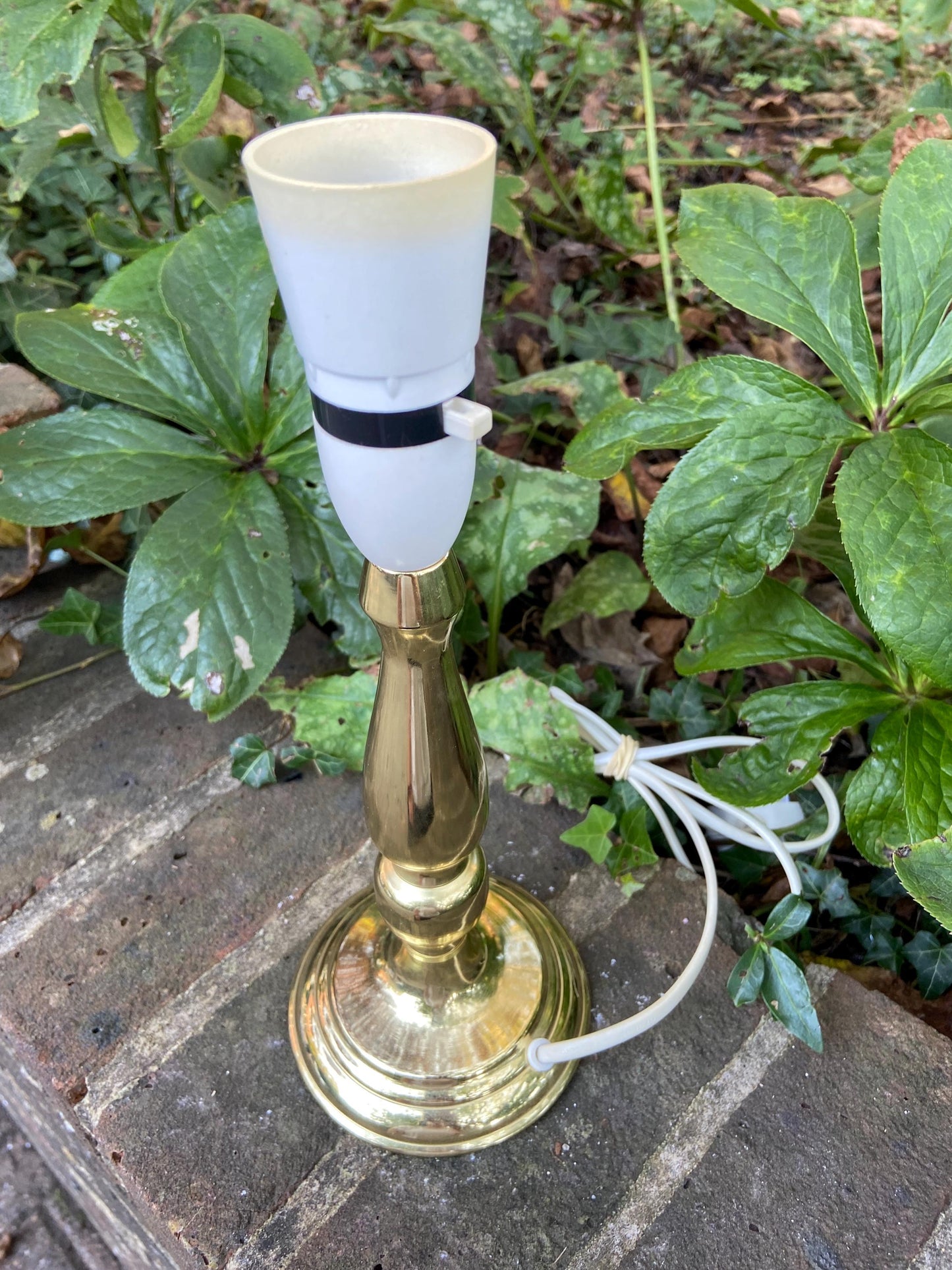 Classic vintage 1980s brass effect table lamp working and pat tested