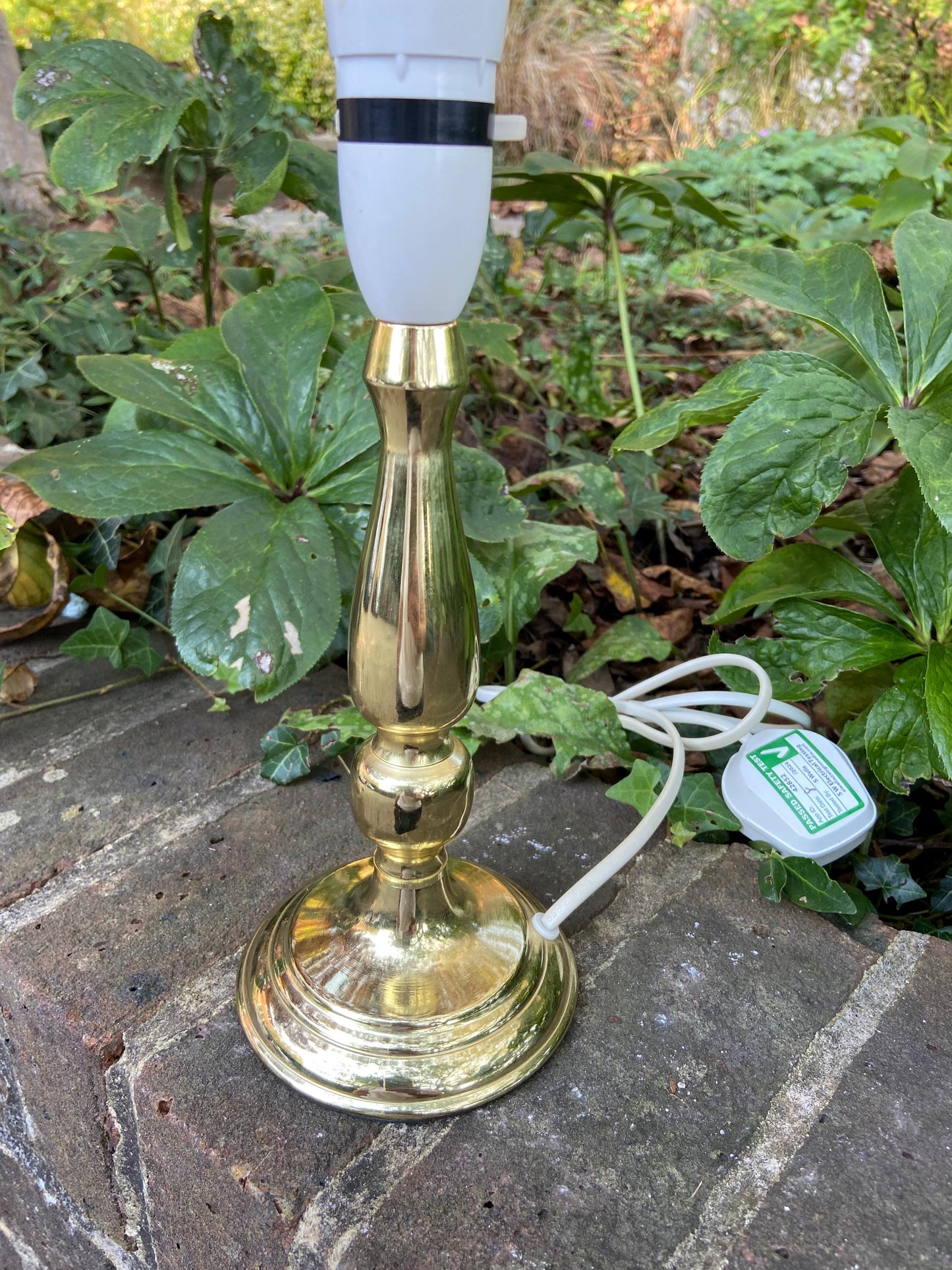 Classic vintage 1980s brass effect table lamp working and pat tested