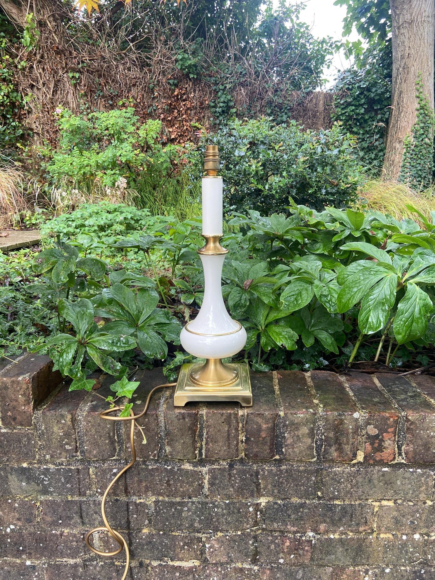 delightful elegant and tall vintage table lamp. likely retro. 1970s. white porcelain with brass finishes. classy. great condition and working.