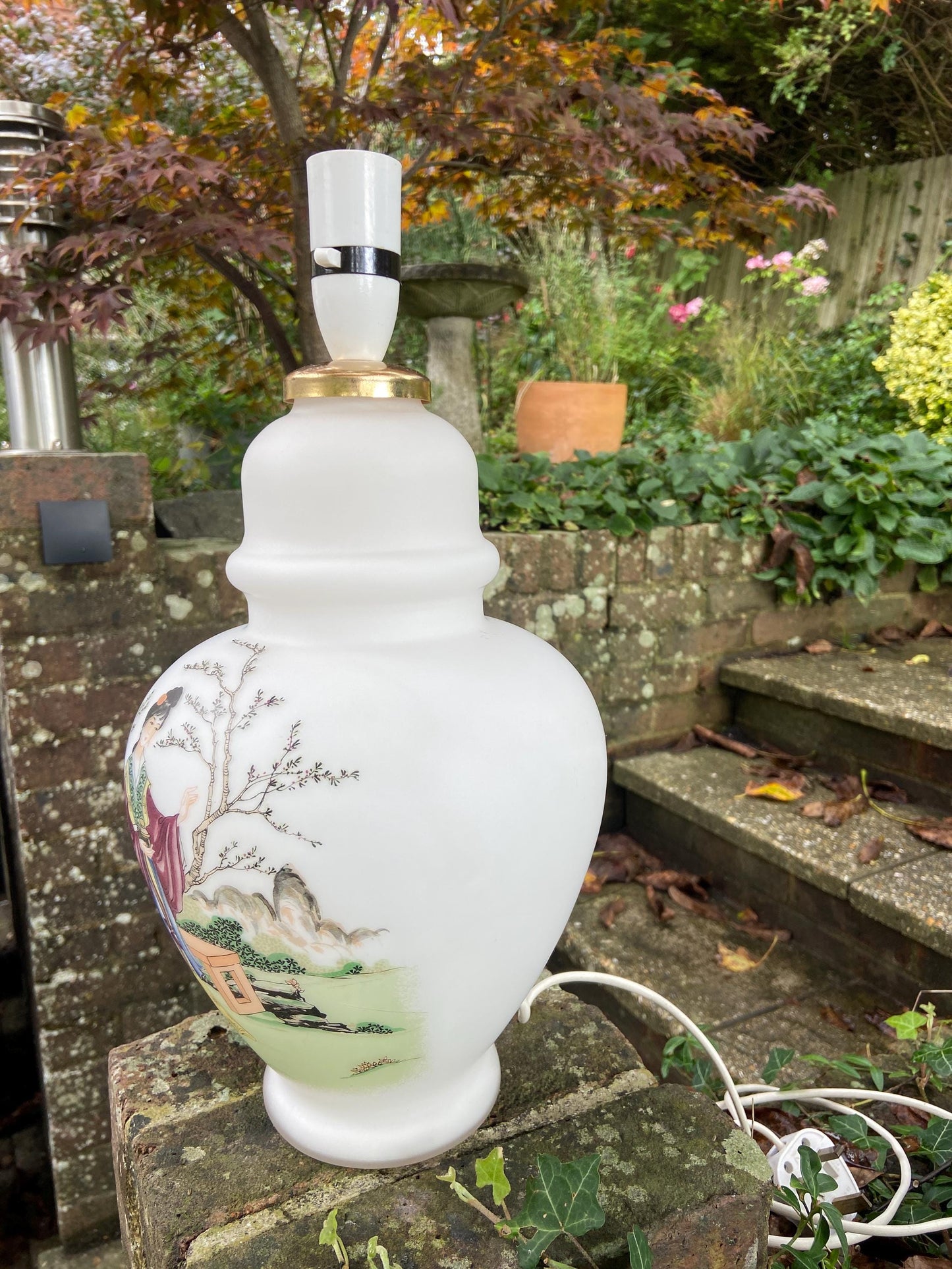 Simply stunning early mid century Italian table lamp depicting Geishas and Japanese scene - working table lamp