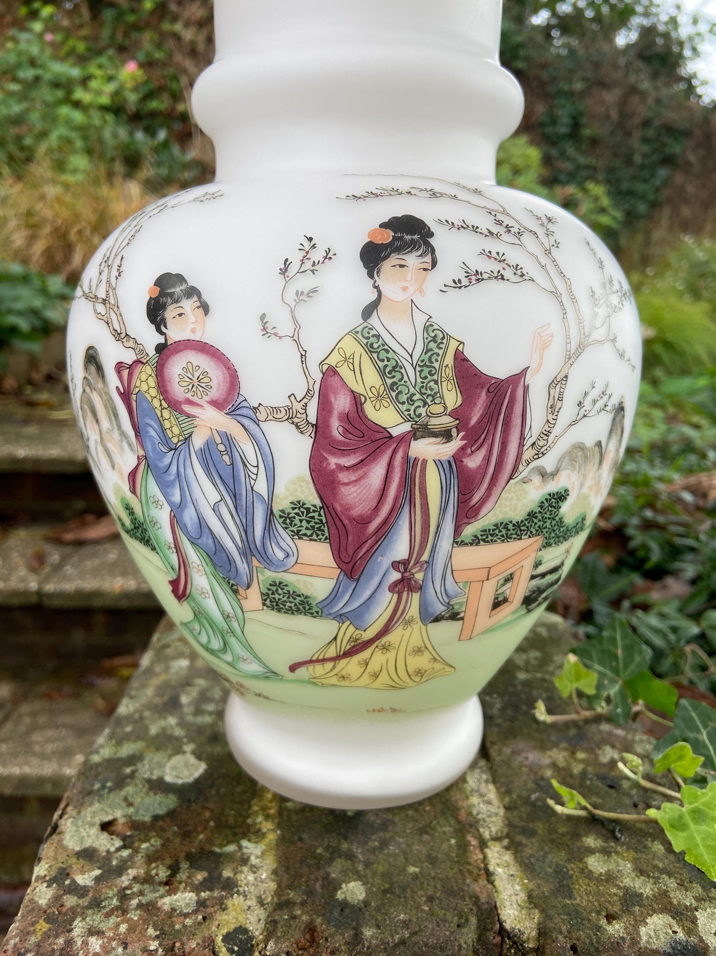 Simply stunning early mid century Italian table lamp depicting Geishas and Japanese scene - working table lamp