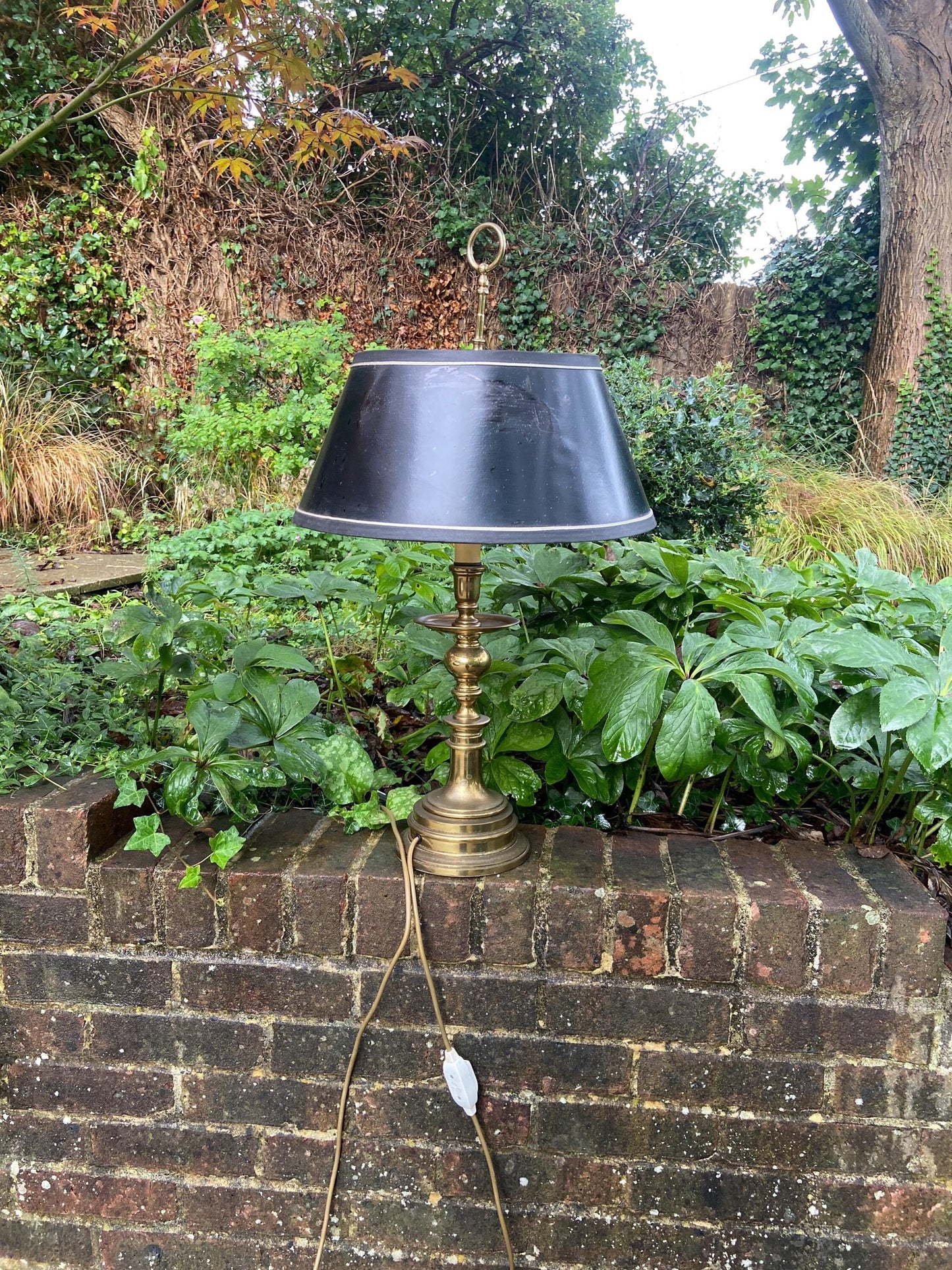 moc french empire style bouilotte table lamp. likely 1980s andmade by LEviton. Large and imposing. beautiful sculptured brass base with large mock tole black shade. working condition