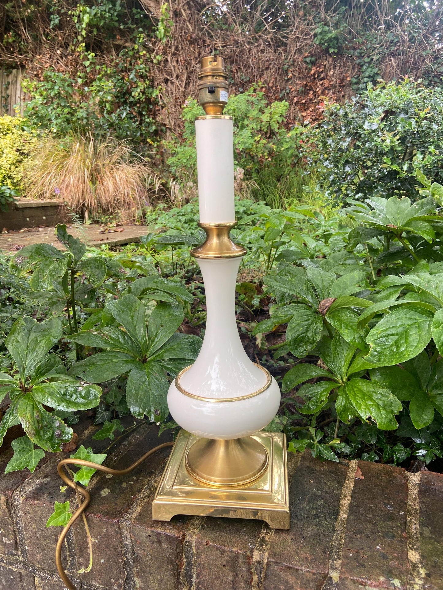 Quality vintage tall cream porcelain and brass table lamp - working condition, retro table lamp