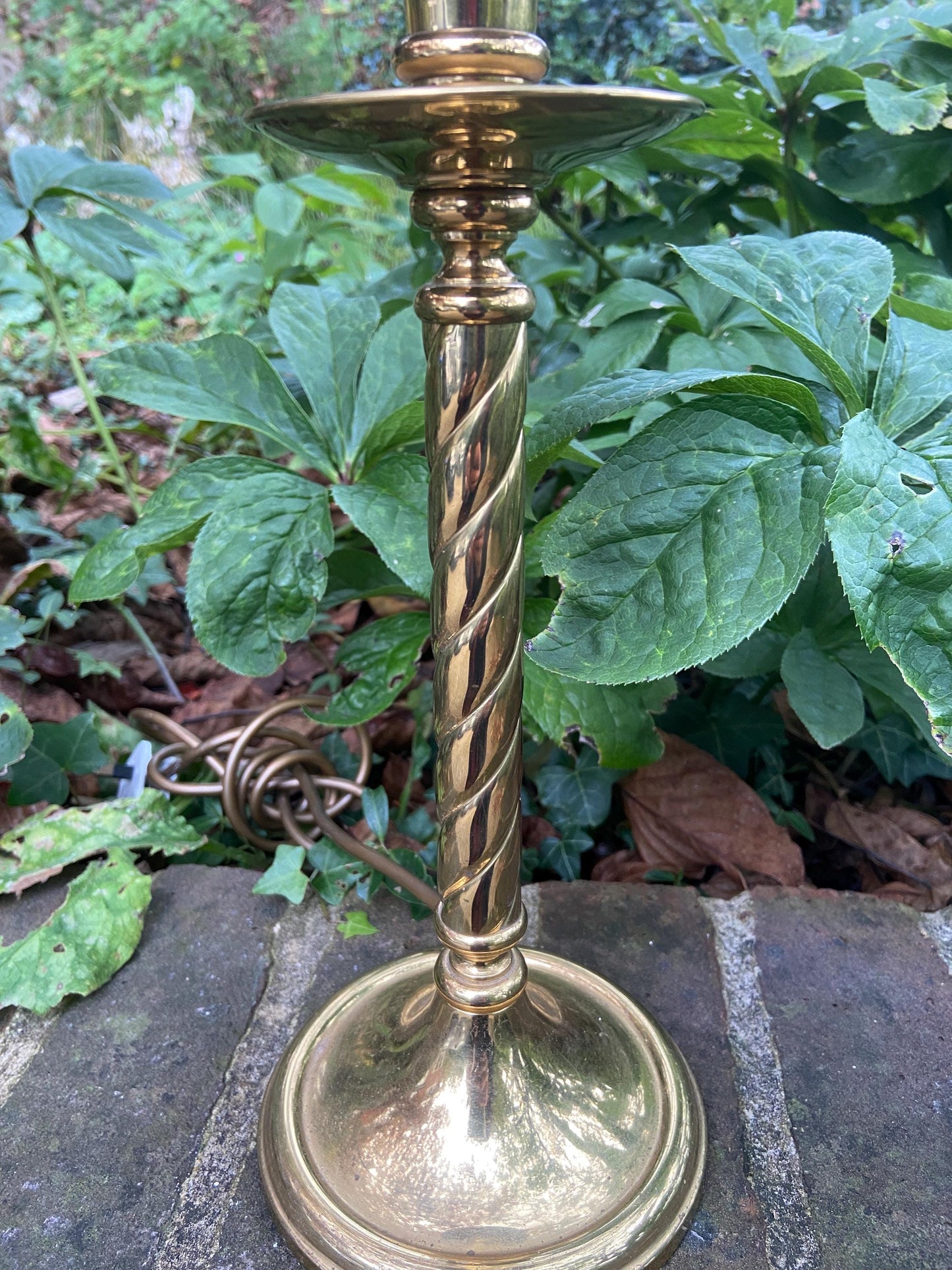 Vintage Quality Brass Lamp with ribbon detail, Made in England - working