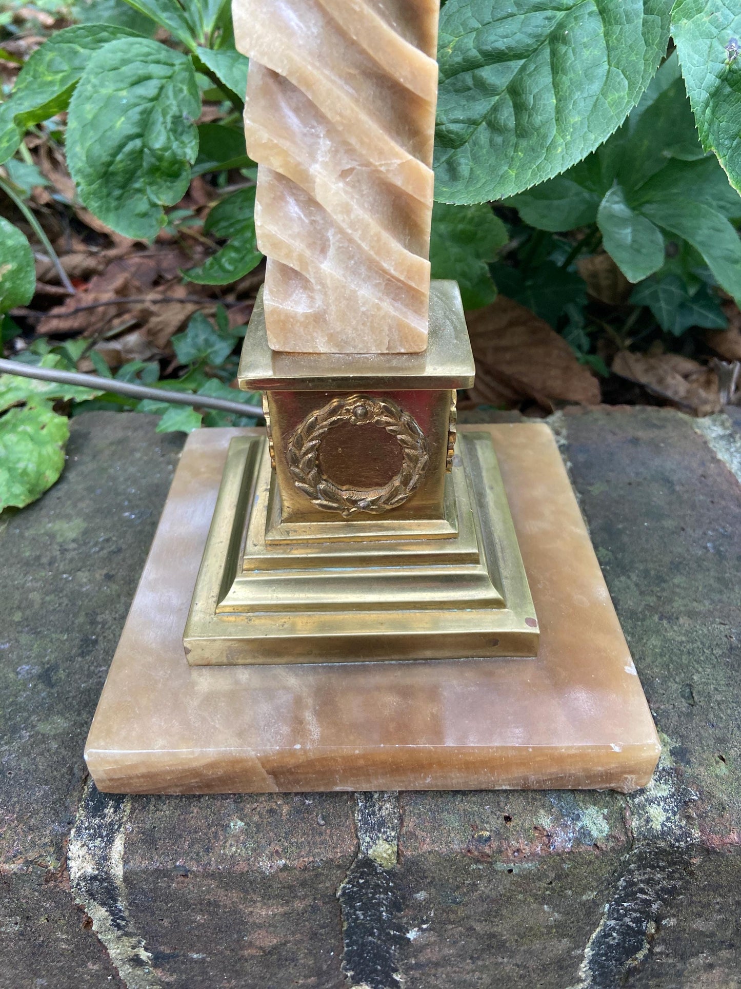 Unusual vintage spiral and creamy brown onyx (marble) and metal lamp - classical corinthian style, working