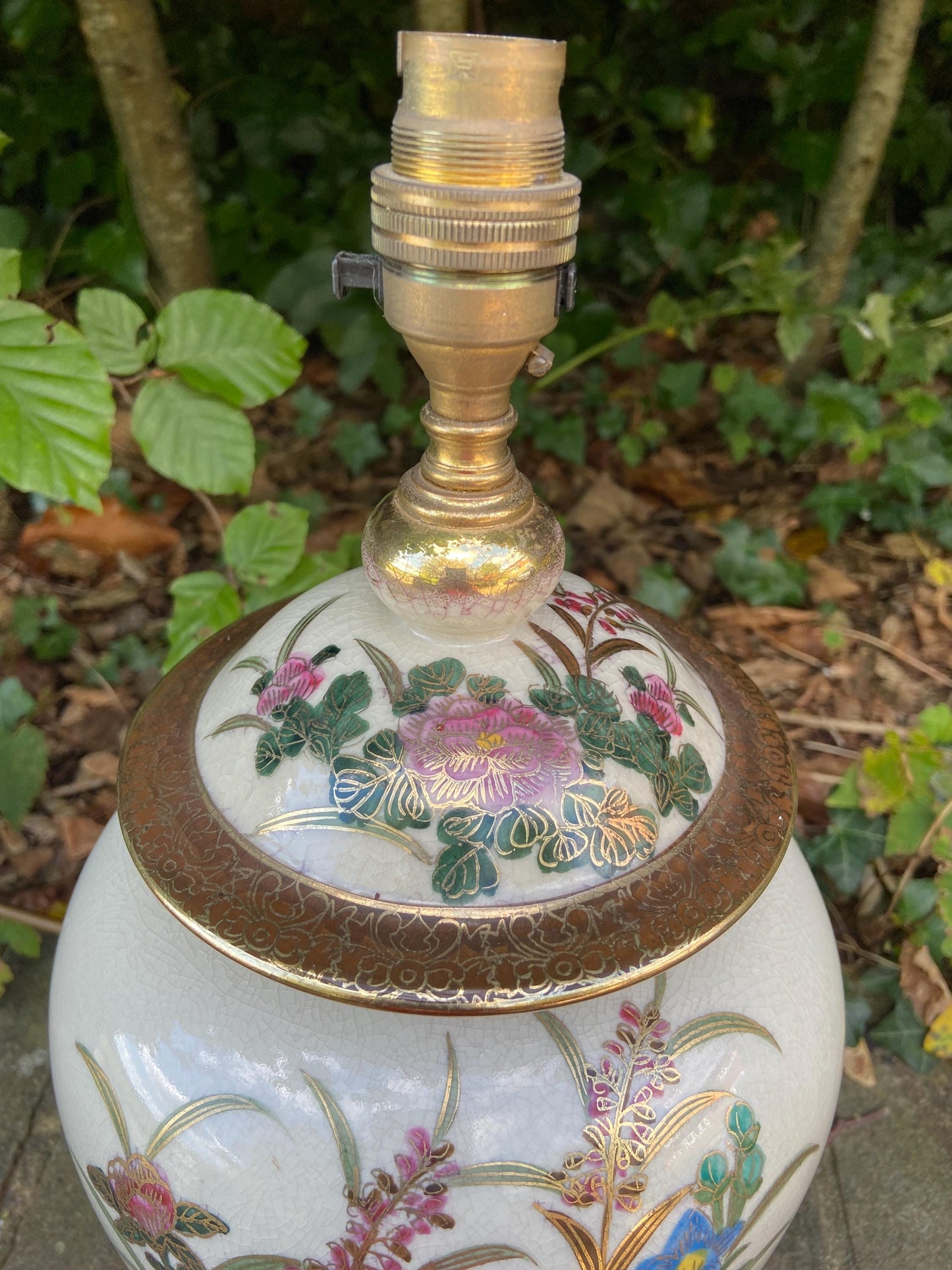Vintage Rochamp Oriental Style Quality Table Lamp, vintage table lamp, working