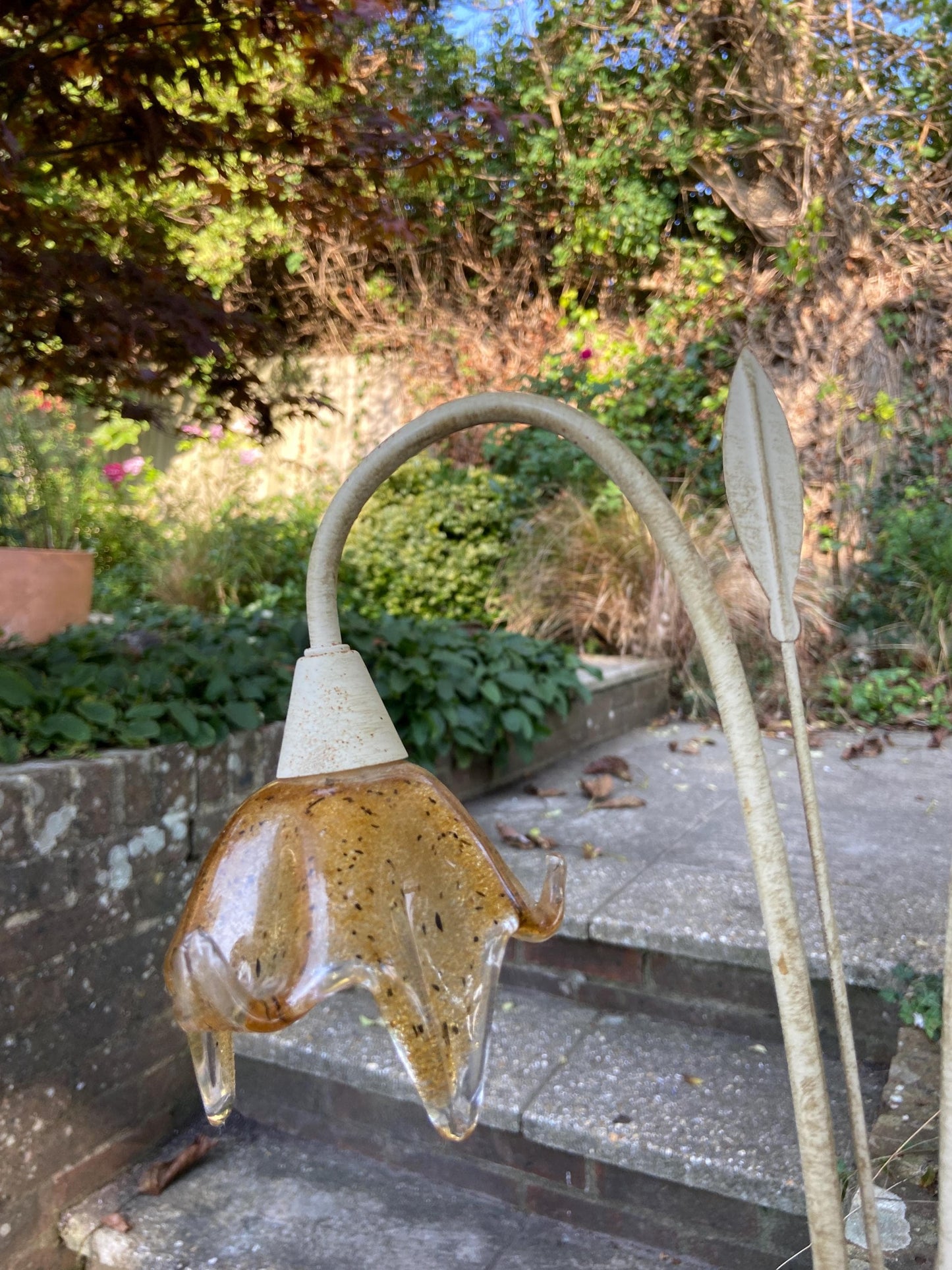 plant metal and glass flowers creM