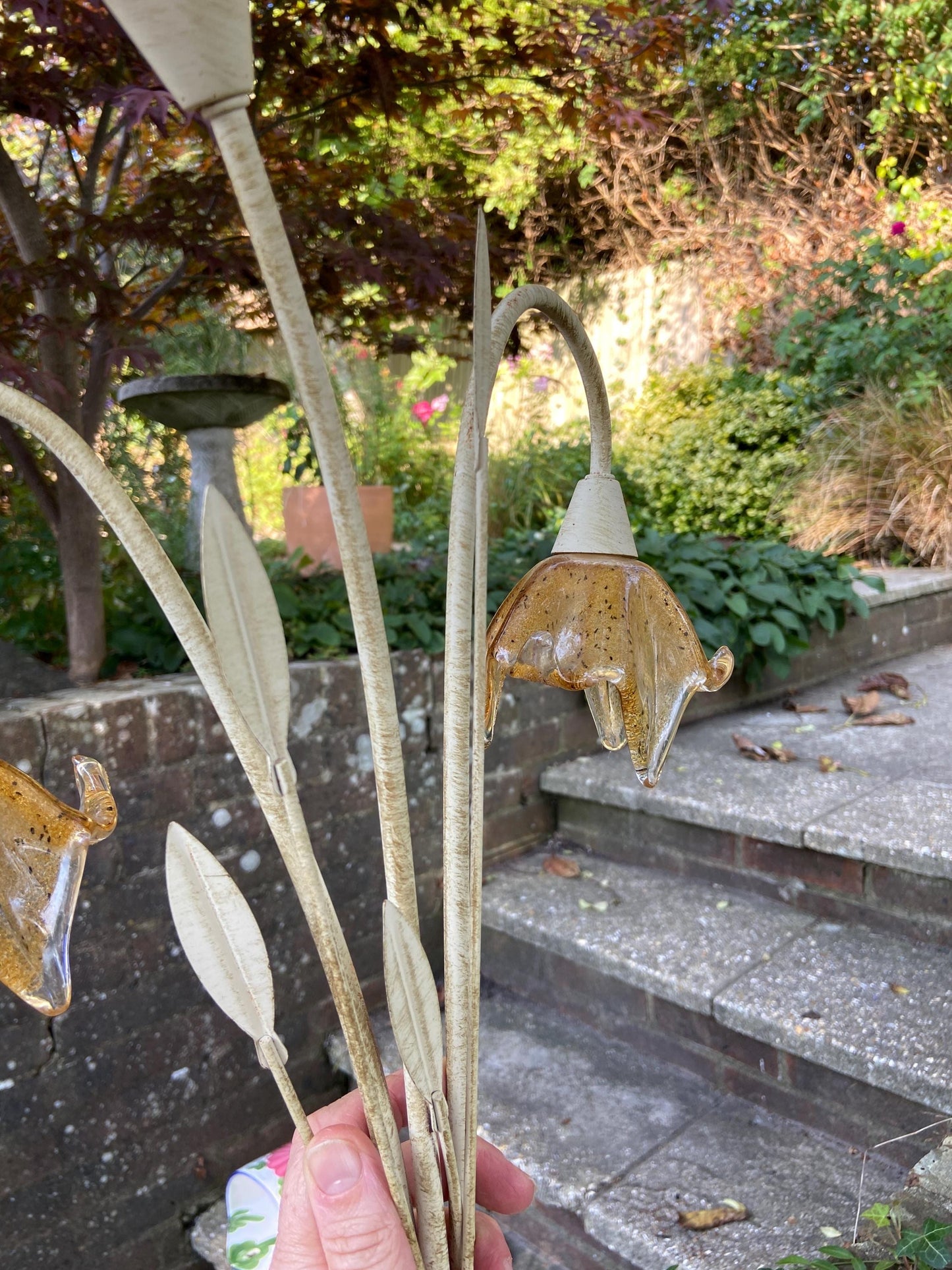 plant metal and glass flowers creM