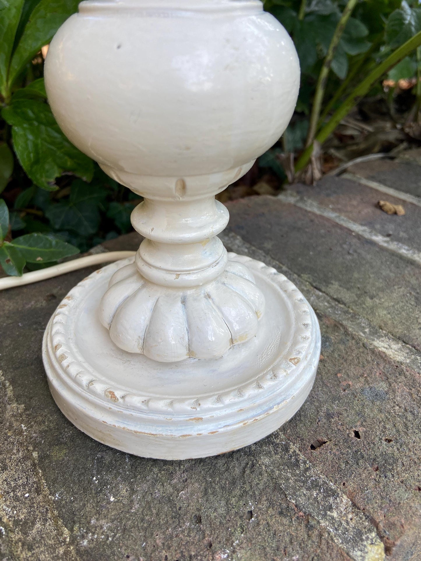 Vintage French white painted table lamp, retro table lamp - working