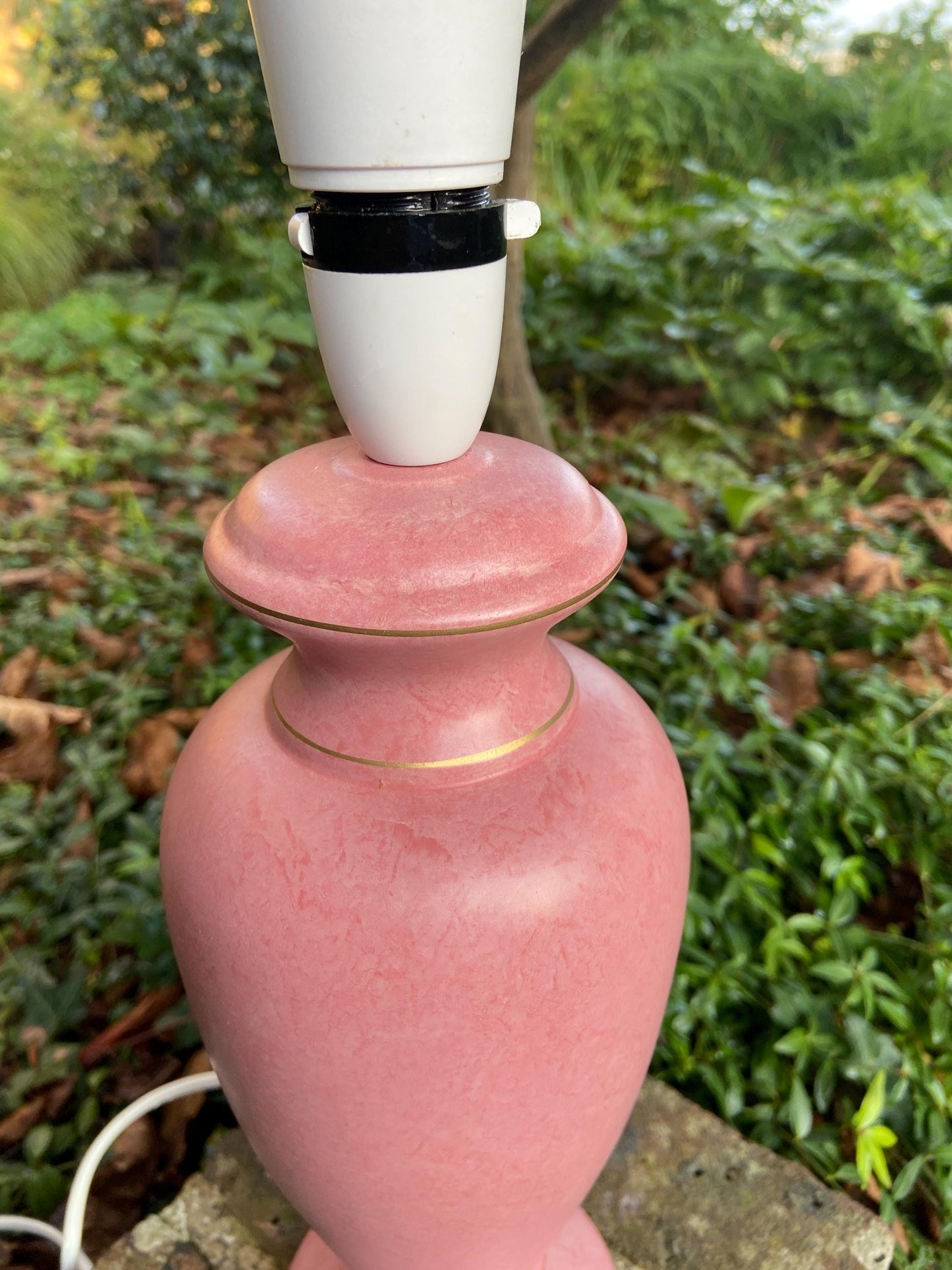 Lovely 1970s retro pink mottled ceramic vintage table lamp