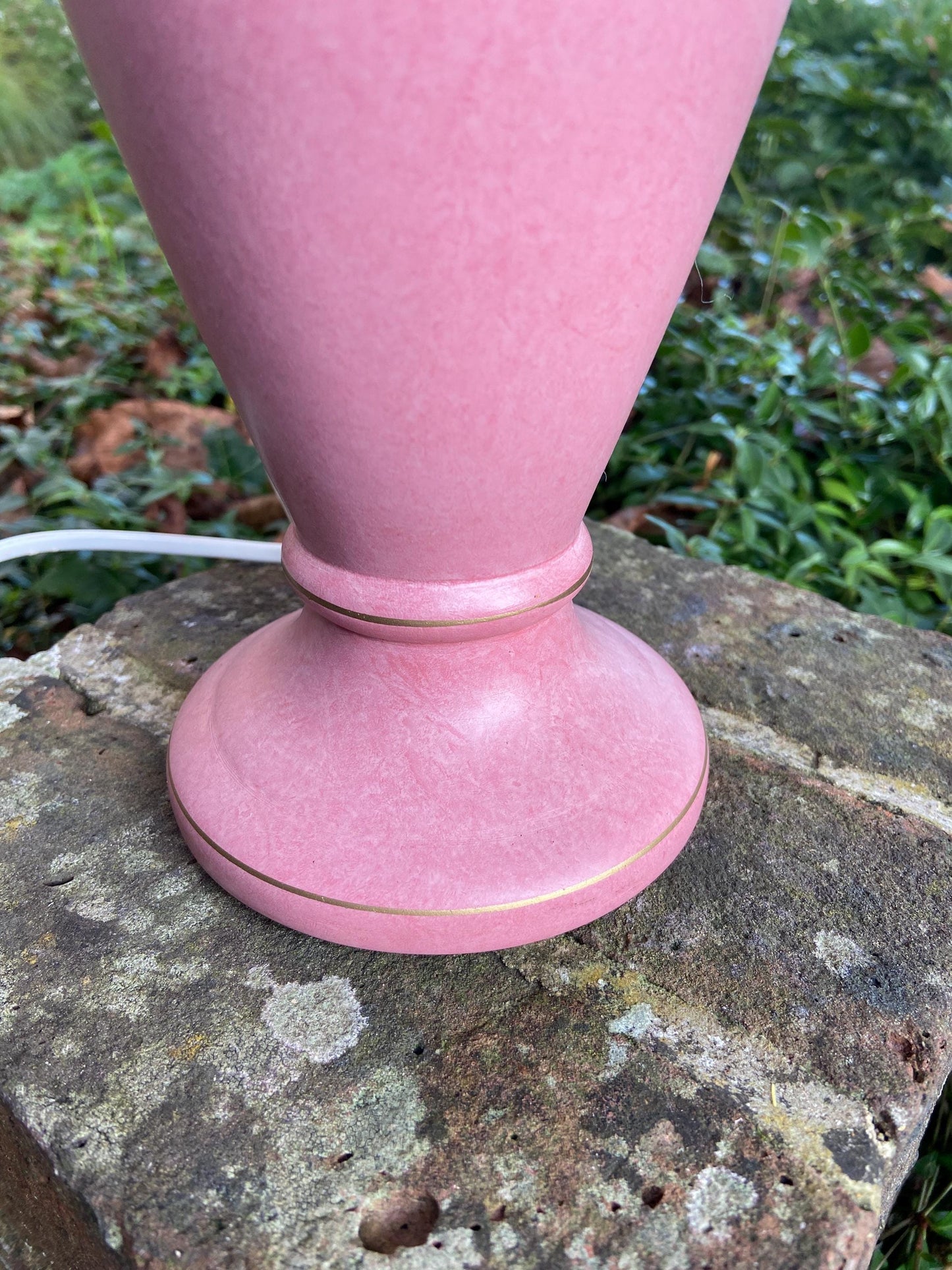 Lovely 1970s retro pink mottled ceramic vintage table lamp