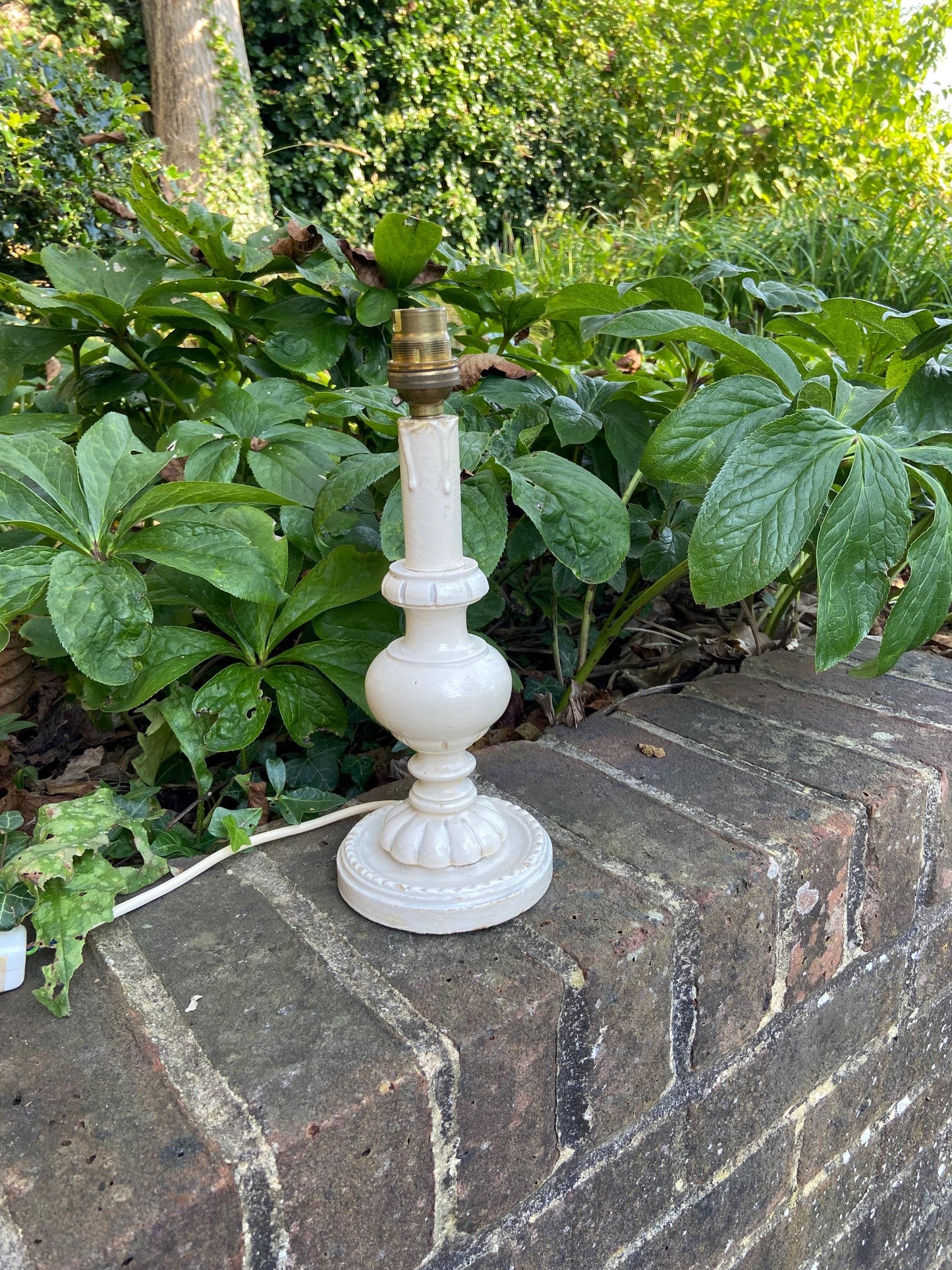 vintage french white painted table lamp. retro table lamp. paintedwhite lamp. lovely carved detail. candlestick style. working.