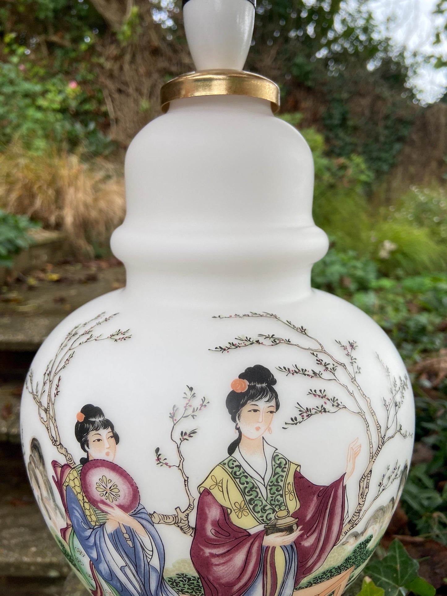 Simply stunning early mid century Italian table lamp depicting Geishas and Japanese scene - working table lamp