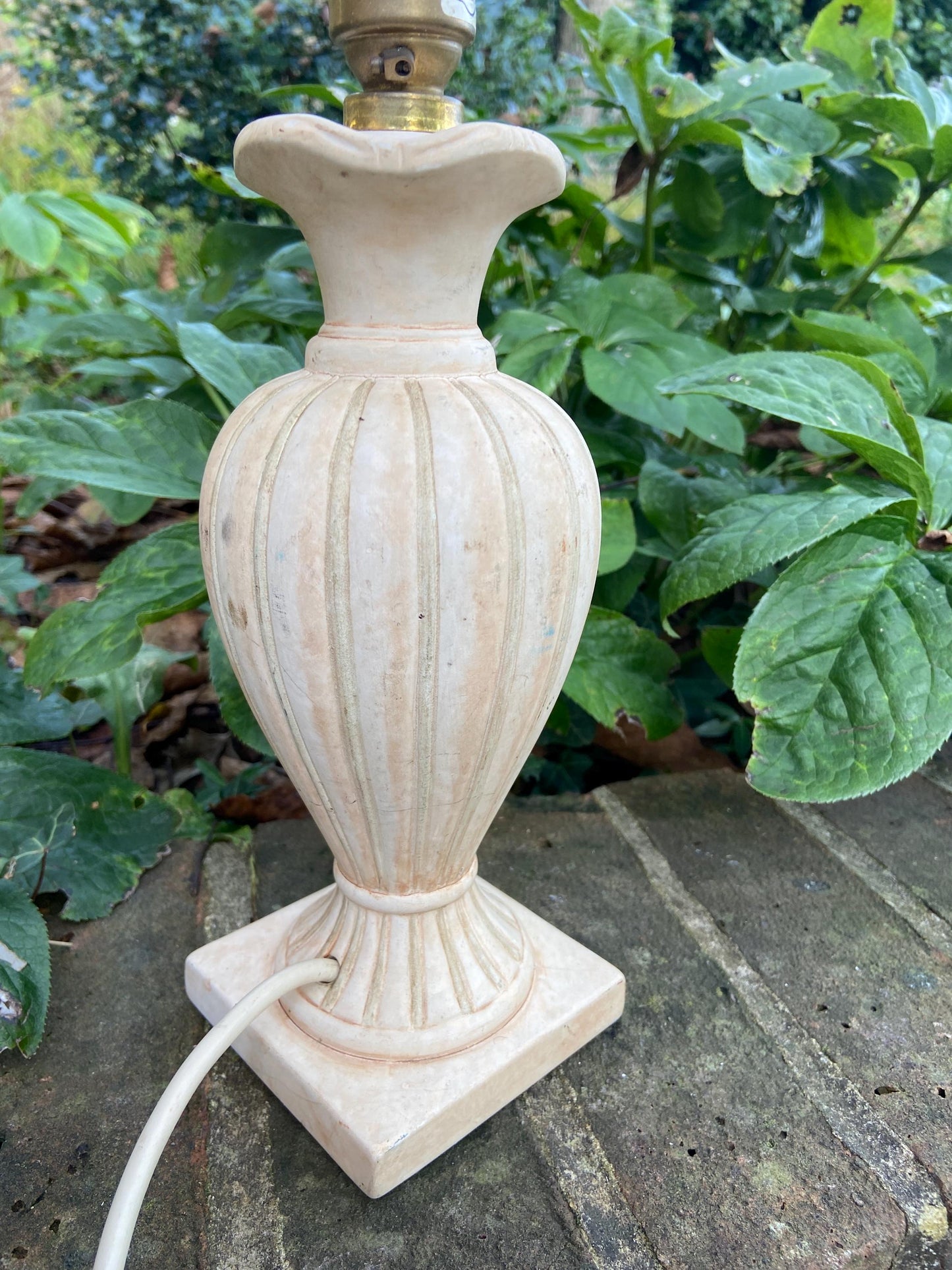 Vintage mock Grecian Urn Style Table Lamp - working
