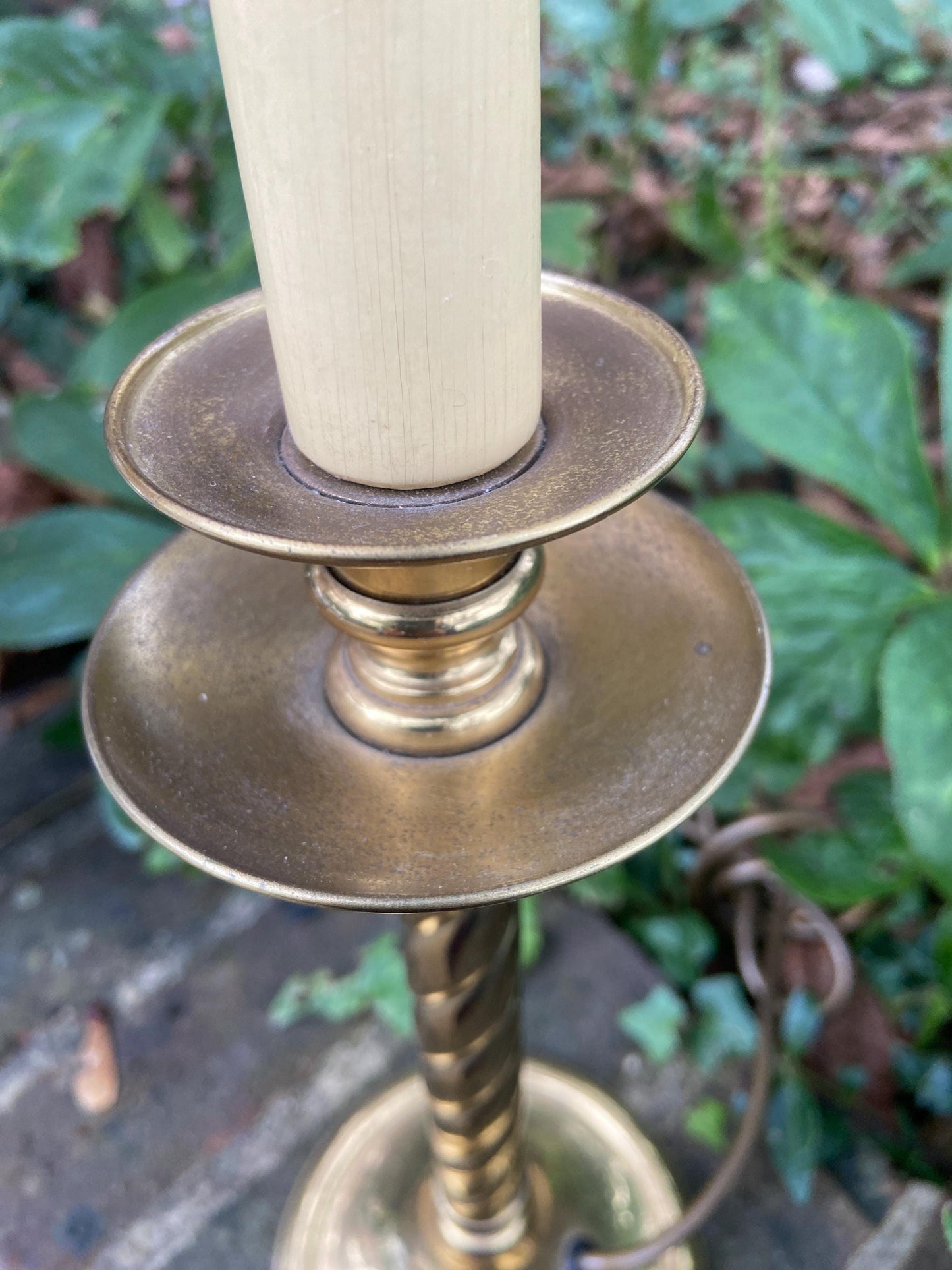 Vintage Quality Brass Lamp with ribbon detail, Made in England - working