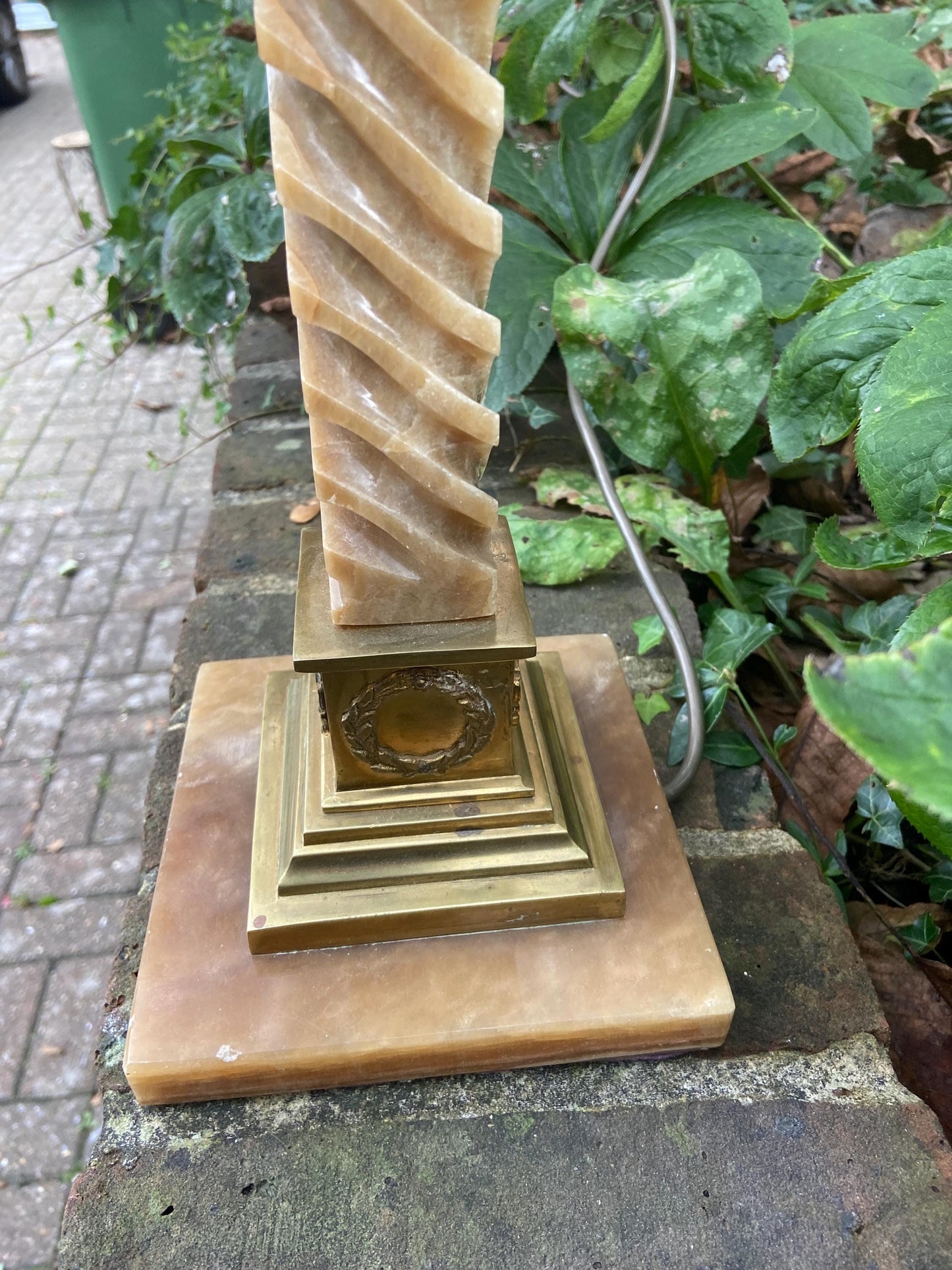 Unusual vintage spiral and creamy brown onyx (marble) and metal lamp - classical corinthian style, working