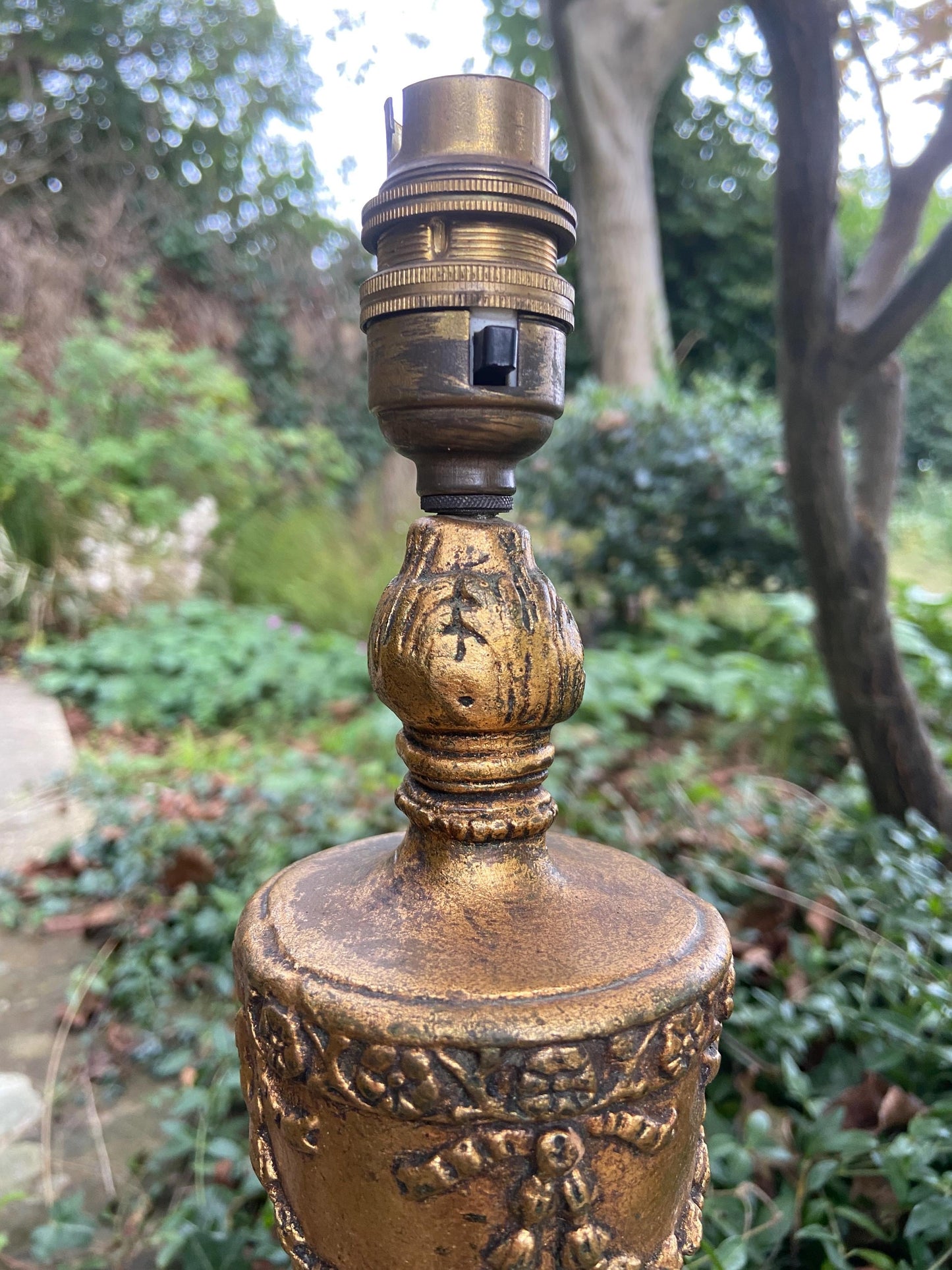 Retro wooden gilt painted ornate vintage table lamp - working