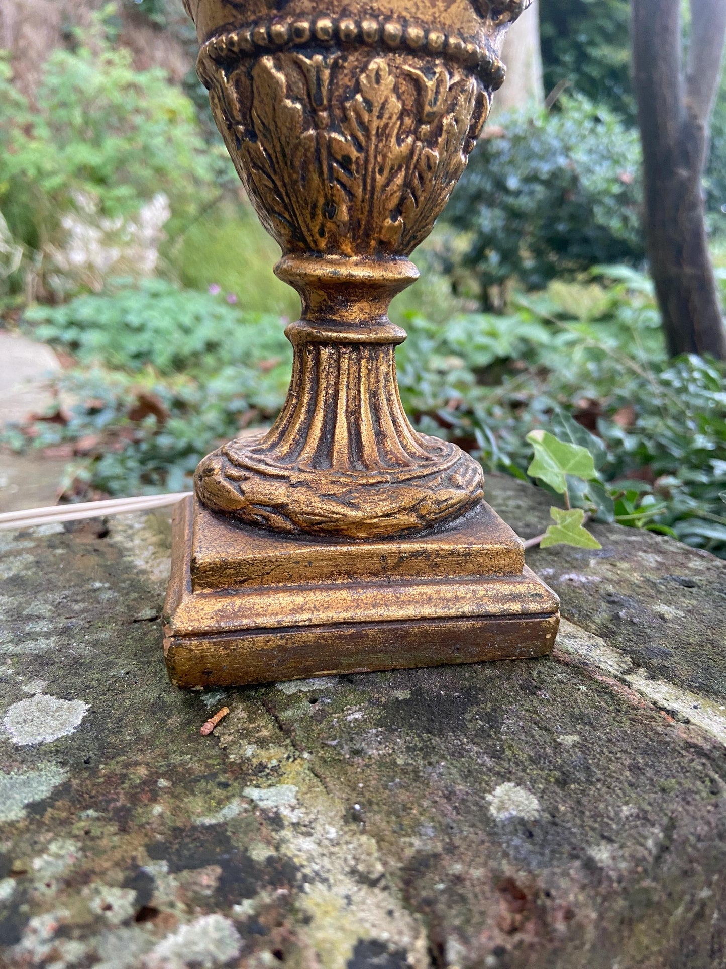 Retro wooden gilt painted ornate vintage table lamp - working