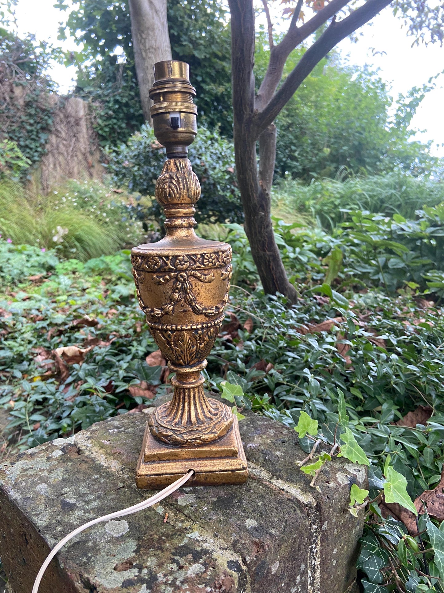 Retro wooden gilt painted ornate vintage table lamp - working