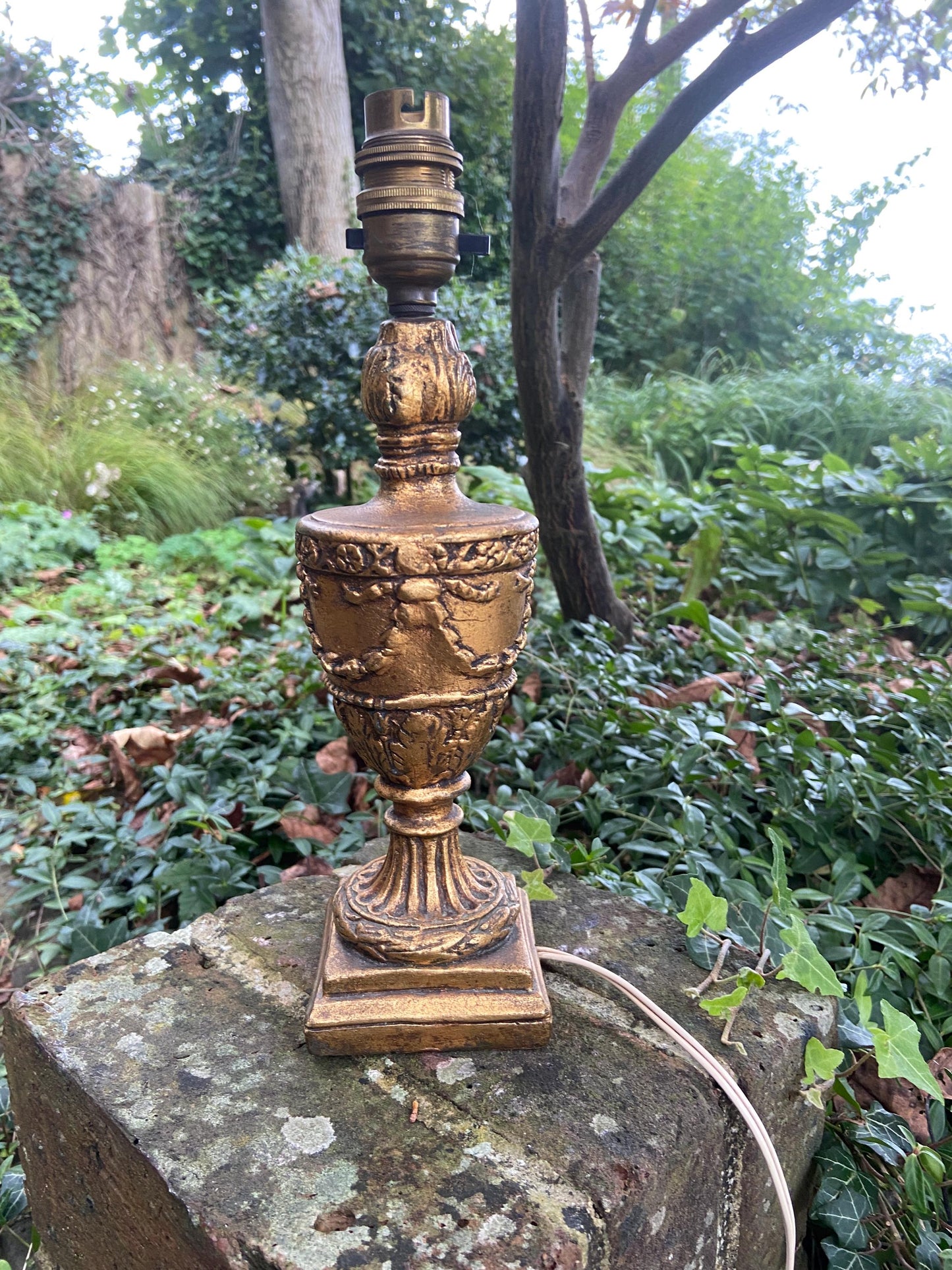Retro wooden gilt painted ornate vintage table lamp - working