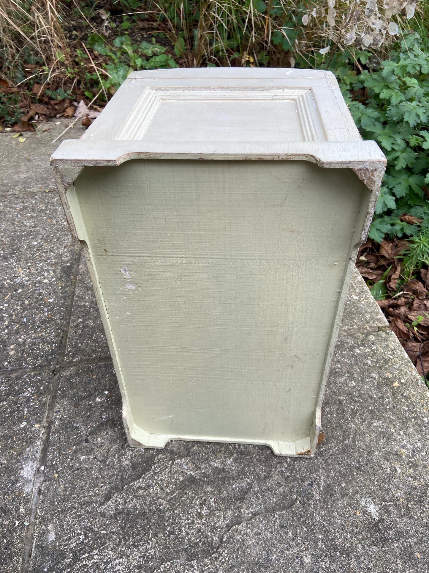 Delightful vintage painted treasure chest, storage box, toy box - country look, shabby chic finish