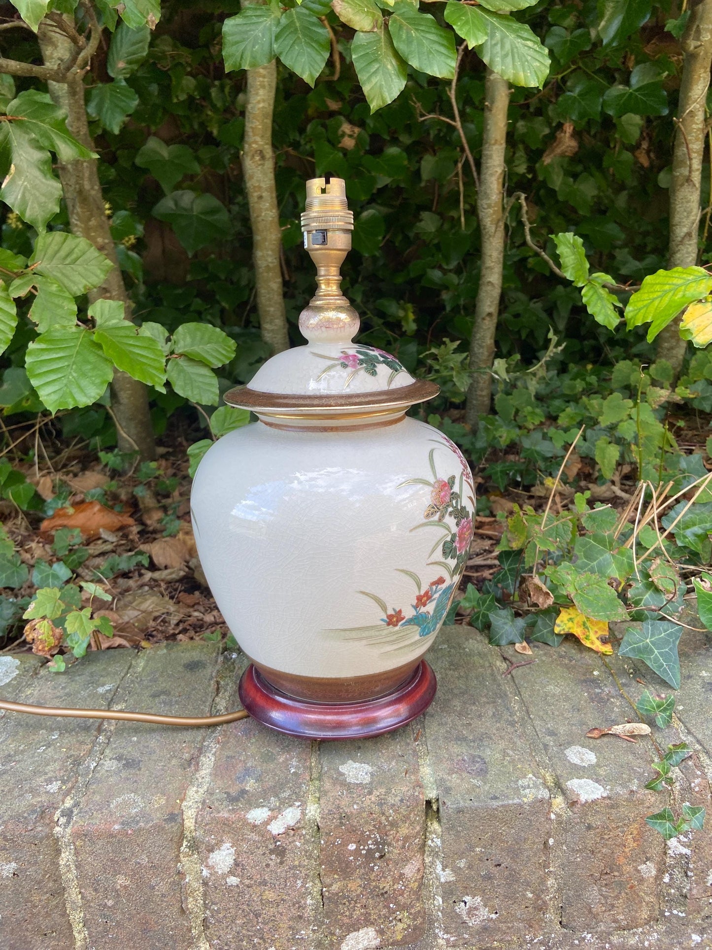 Vintage Rochamp Oriental Style Quality Table Lamp, vintage table lamp, working
